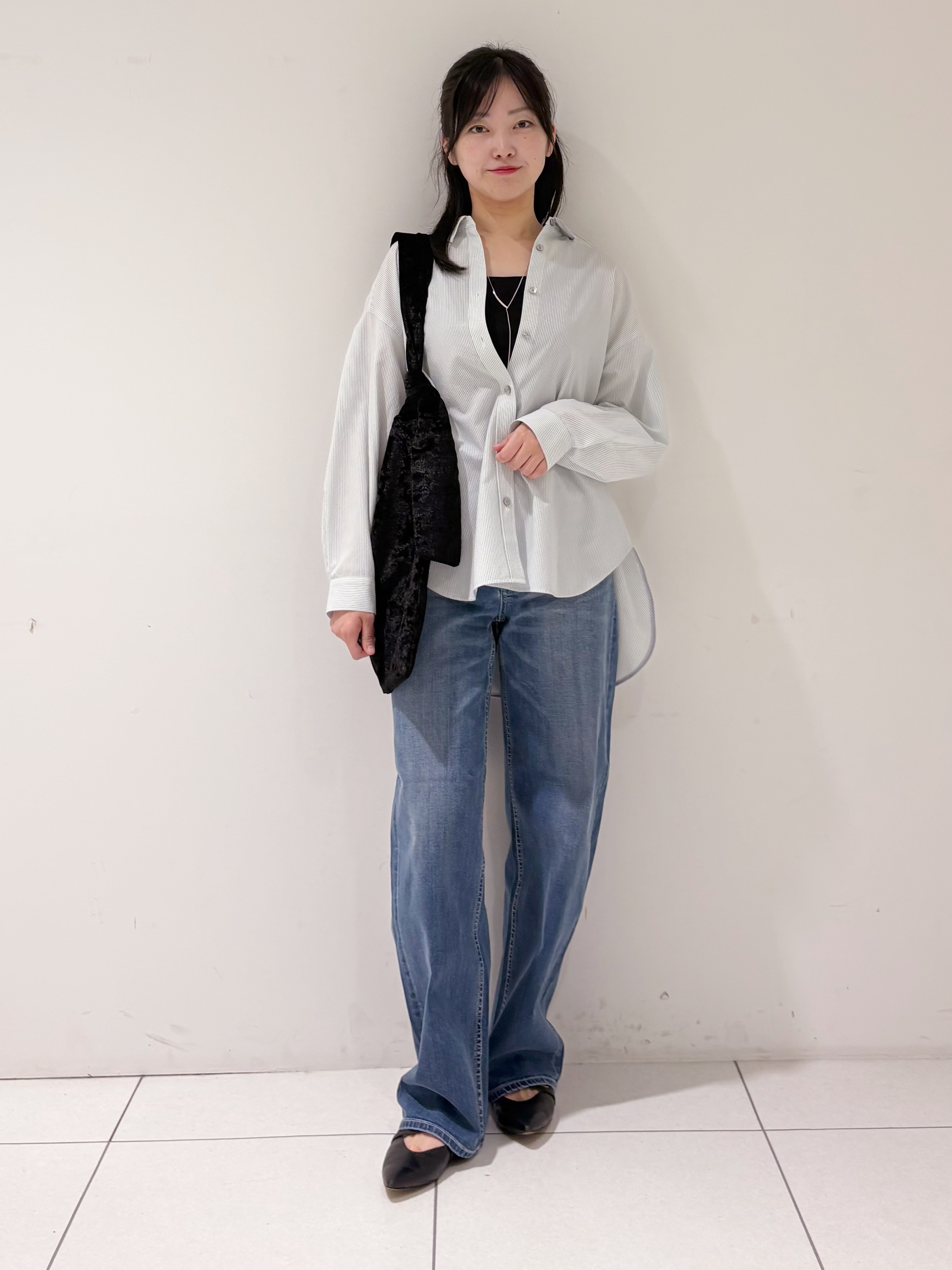 momokoさんの「INDIVI｜【UVケア／接触冷感／ベルト付】サッカー素材シャツ」を使ったコーディネート