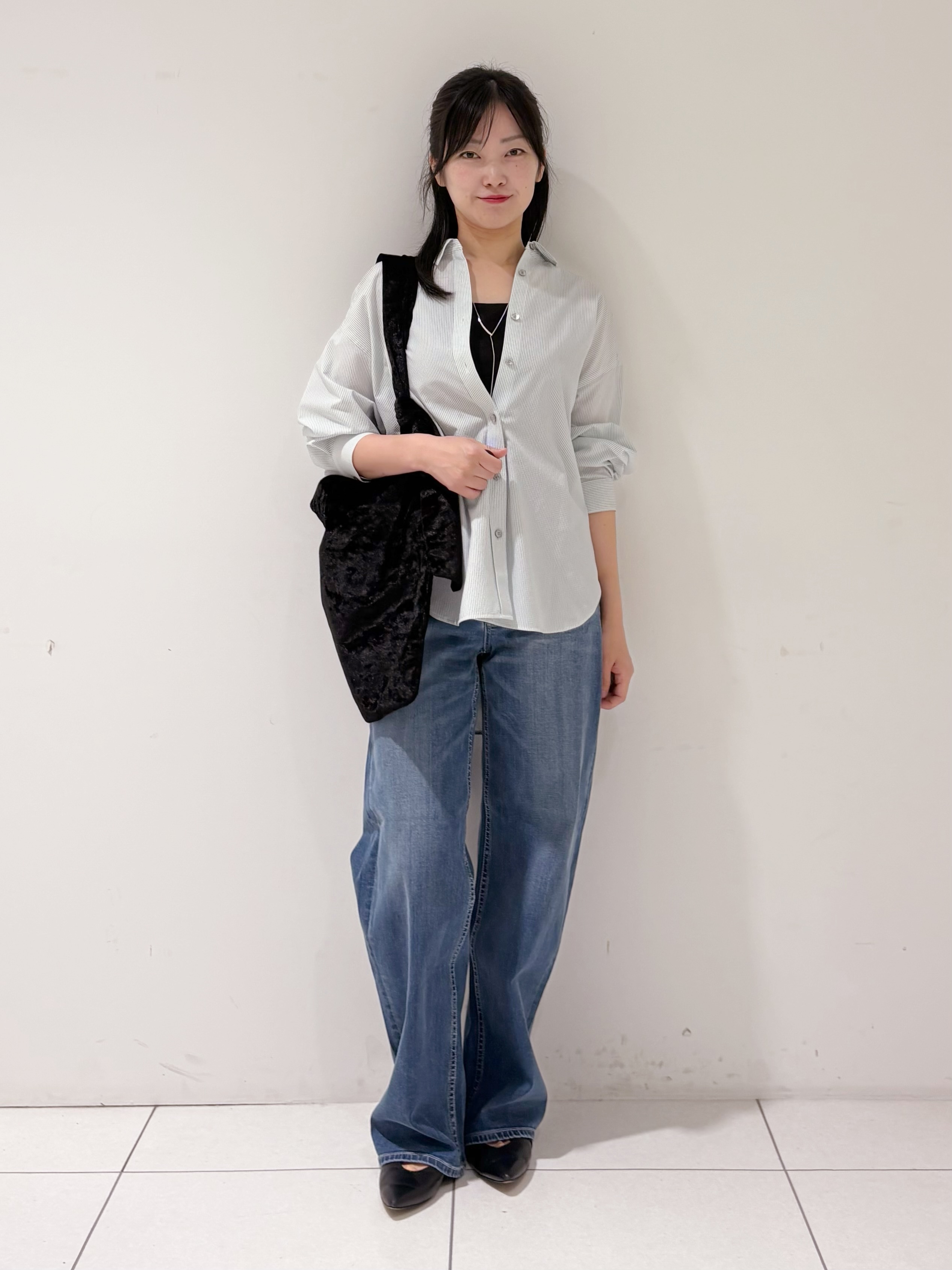 momokoさんの「INDIVI｜【UVケア／接触冷感／ベルト付】サッカー素材シャツ」を使ったコーディネート