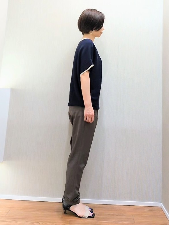 ミズタさんの「UNTITLED｜【11色展開/体型カバー】前後2WAYフレンチスリーブニット」を使ったコーディネート