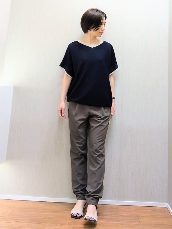 ミズタさんの「UNTITLED｜【11色展開/体型カバー】前後2WAYフレンチスリーブニット」を使ったコーディネート