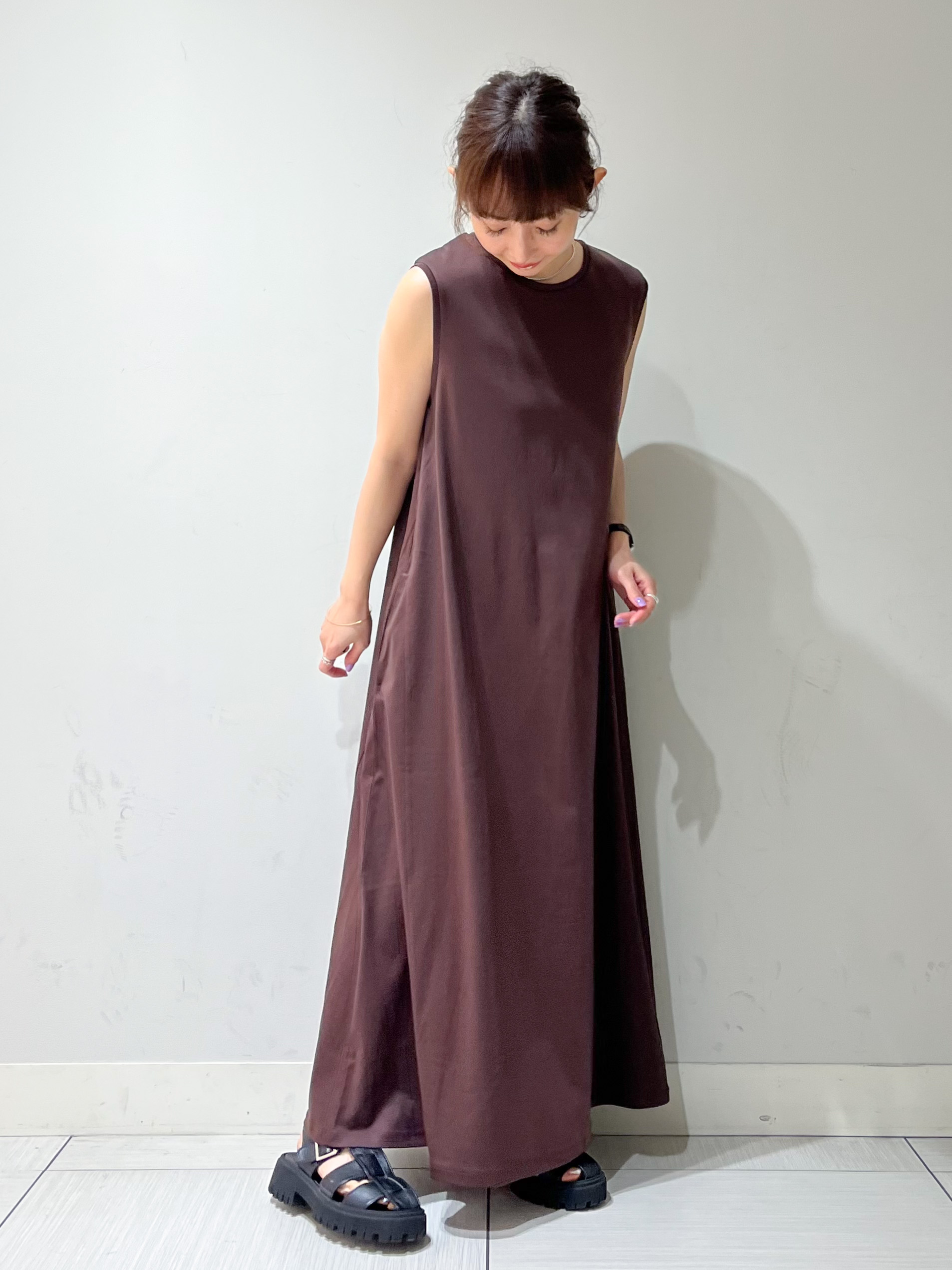 じゅんさんの「DRESSTERIOR｜【接触冷感／抗菌防臭／消臭/ウォッシャブル】アイスクリアコットン フレンチスリーブワンピース」を使ったコーディネート