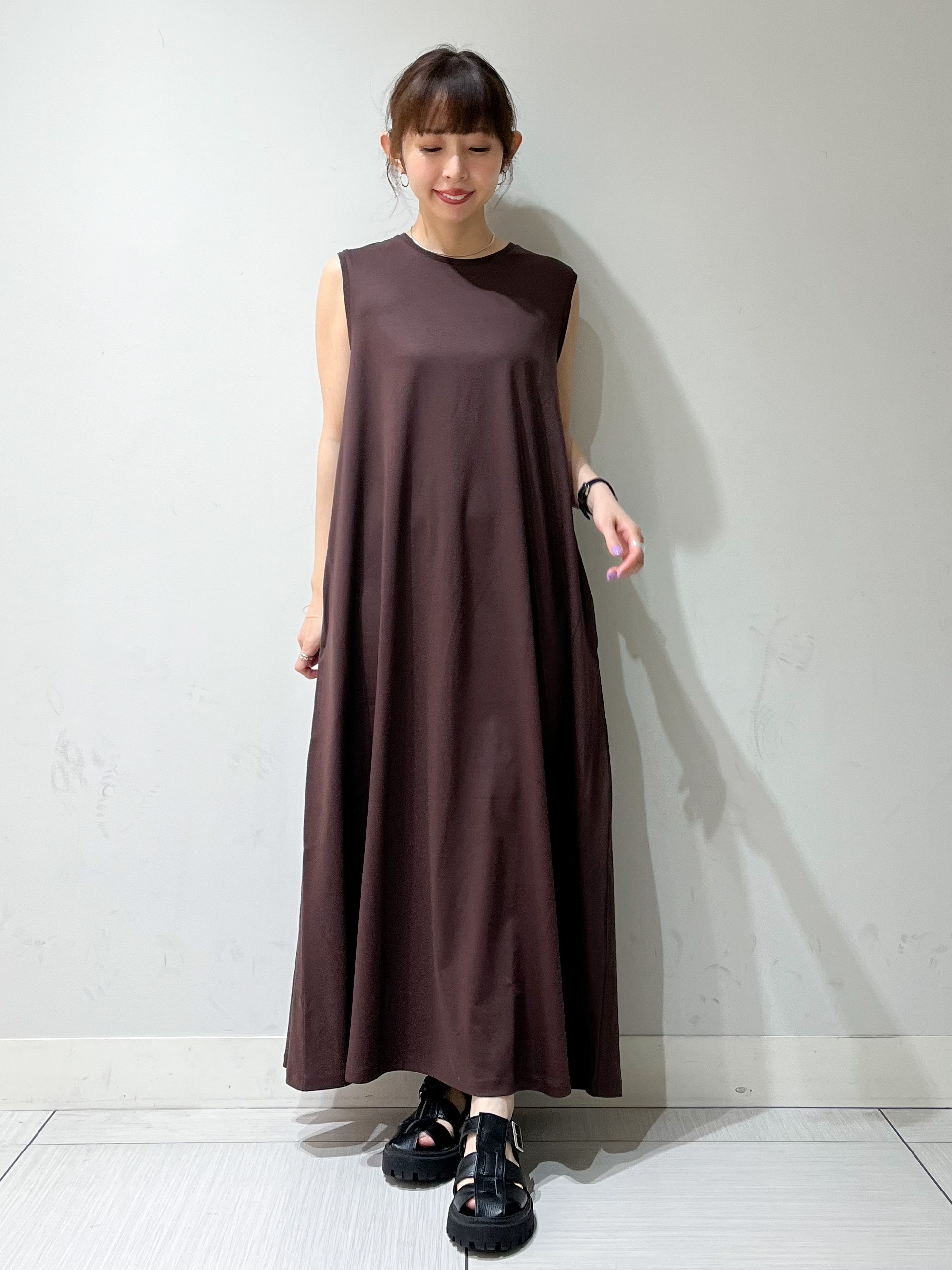 じゅんさんの「DRESSTERIOR｜【接触冷感／抗菌防臭／消臭/ウォッシャブル】アイスクリアコットン フレンチスリーブワンピース」を使ったコーディネート