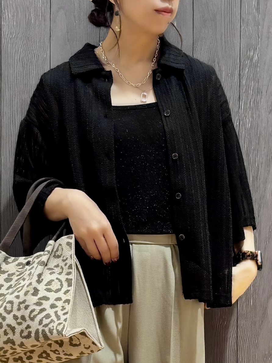 meiさんの「SHOO･LA･RUE｜【洗濯機可/S-LL】軽やかで涼しげな 透かしレース風前開きシャツ」を使ったコーディネート