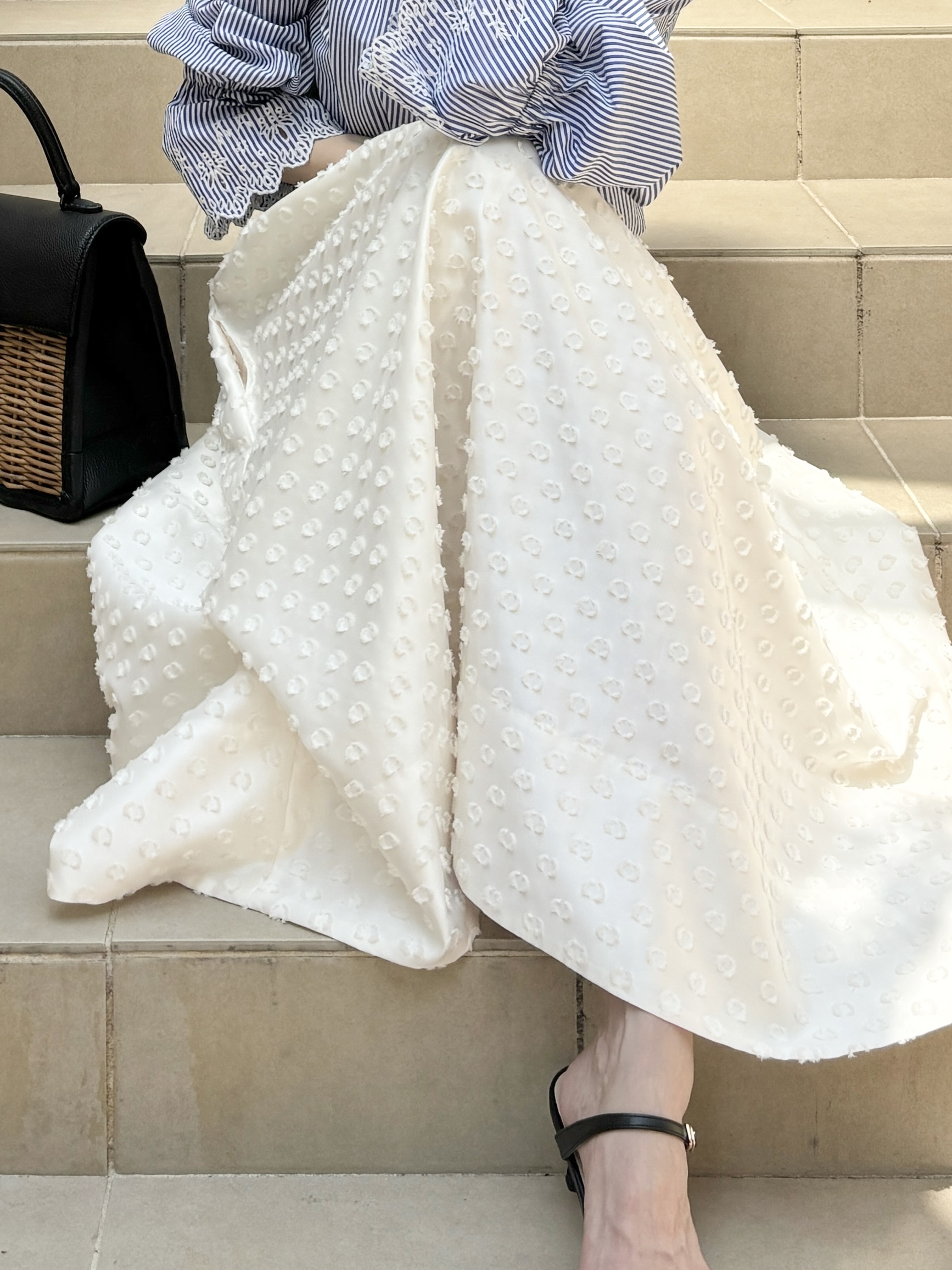 清水夏姫さんの「DRESSTERIOR｜カットジャガードボリュームスカート」を使ったコーディネート
