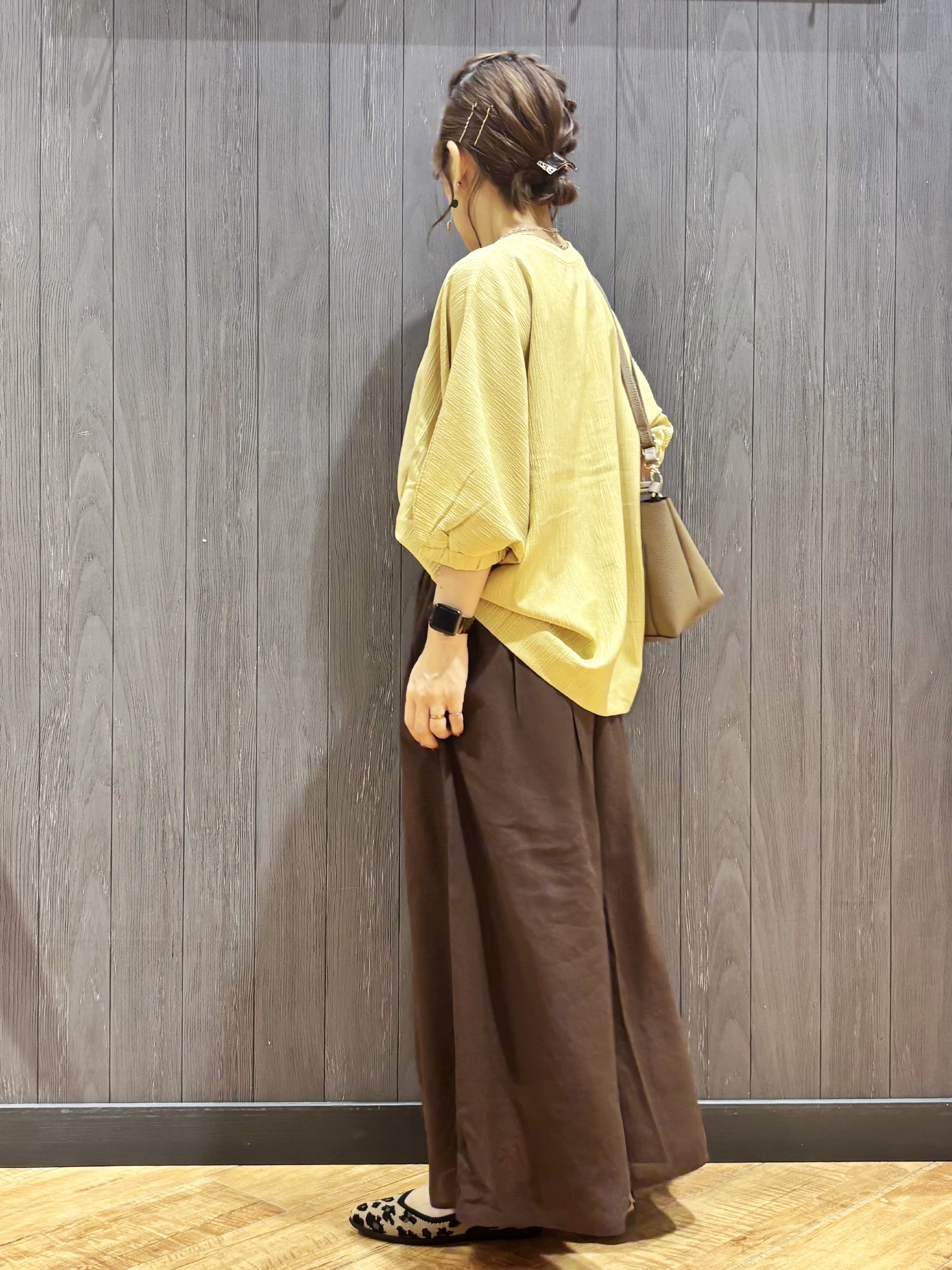 meiさんの「SHOO･LA･RUE｜【インせず着られる/洗濯後しわになりにくい】しぼしぼドルマンブラウス」を使ったコーディネート