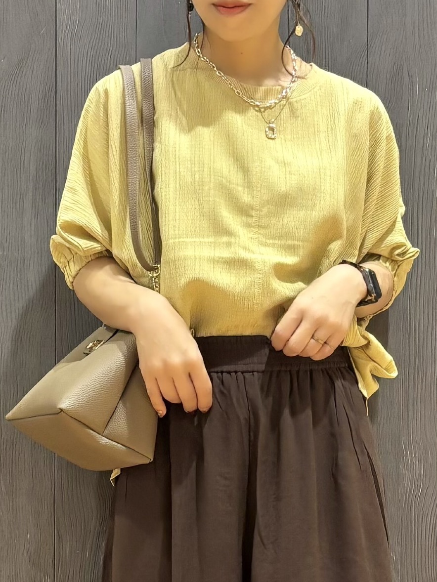 meiさんの「SHOO･LA･RUE｜【インせず着られる/洗濯後しわになりにくい】しぼしぼドルマンブラウス」を使ったコーディネート