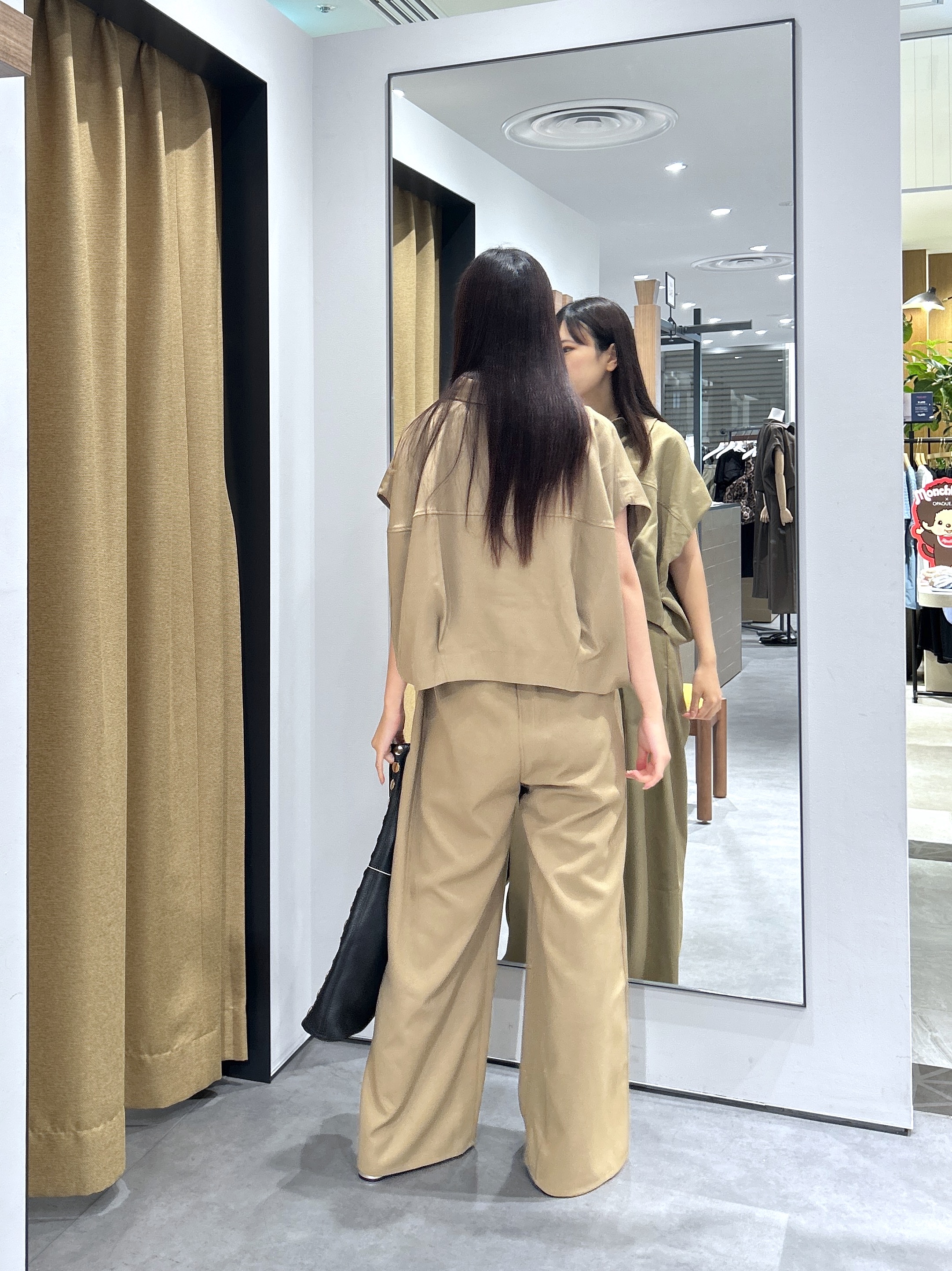 Renoさんの「INDIVI｜スリーブレスコクーンシャツ【セットアップ可能】」を使ったコーディネート