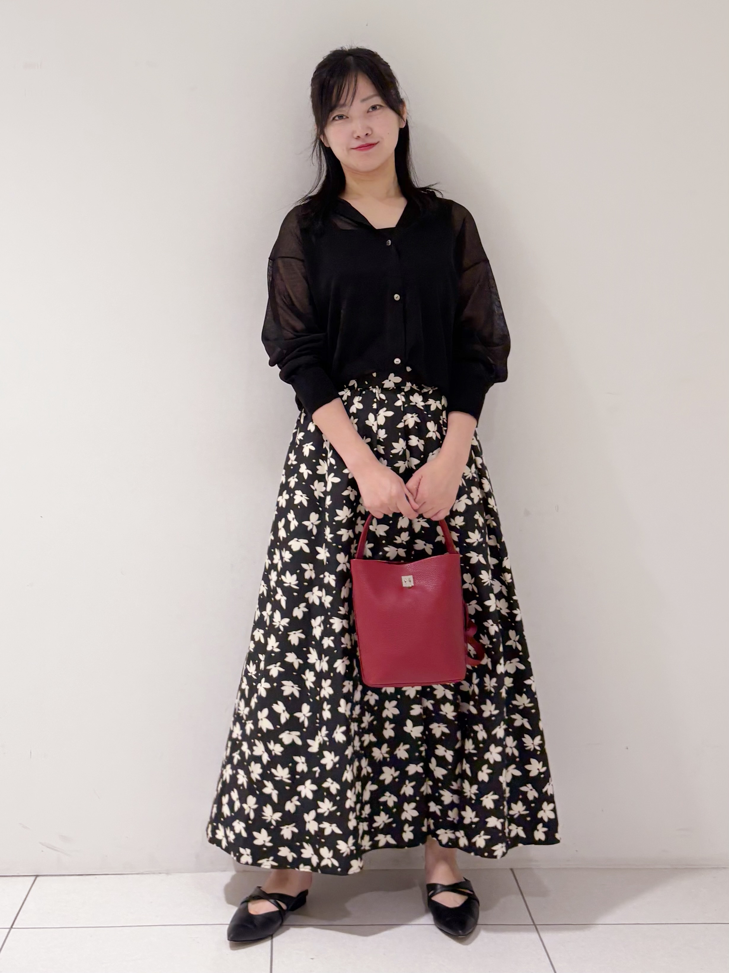 momokoさんの「INDIVI｜【洗える／シアー】フーディー カーディガンニット」を使ったコーディネート