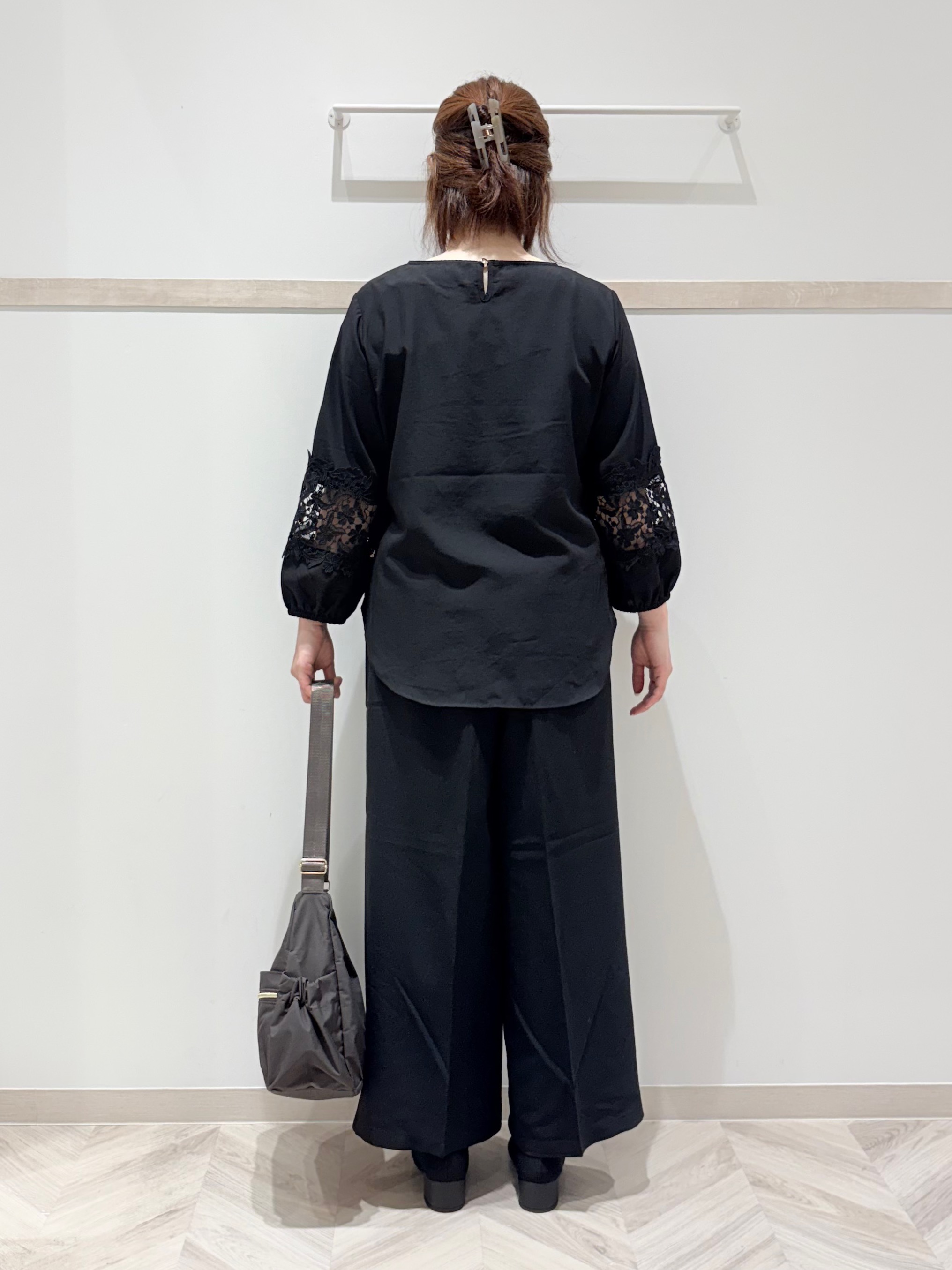 c_h_i_k_aさんの「SHOO･LA･RUE｜【洗濯機可/S-LL/洗濯後しわになりにくい】インせず決まる お袖レースデザインブラウス」を使ったコーディネート