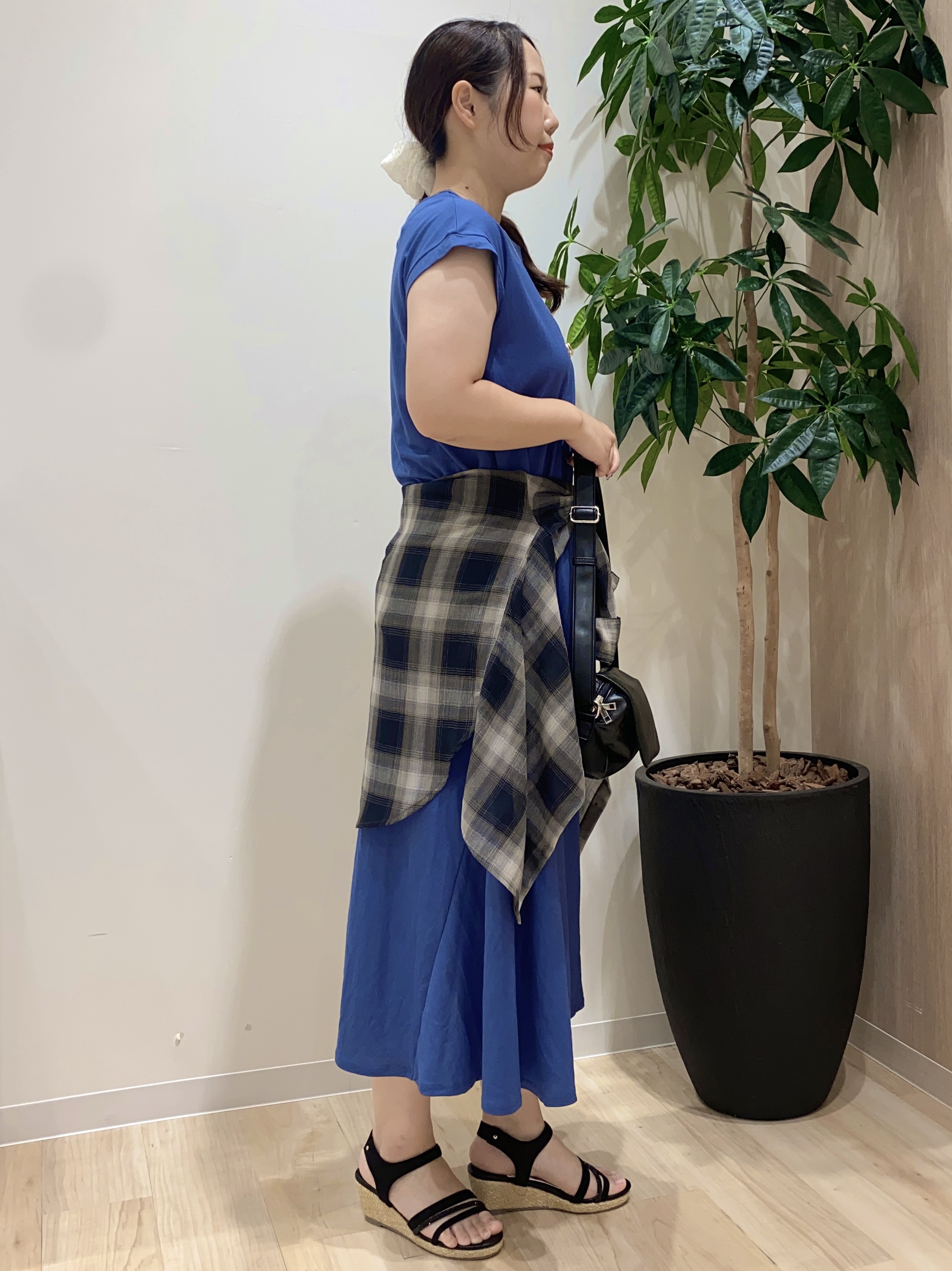 HANAさんの「grove｜【低身長さんも選べる着丈】モクロディフレンチワンピース」を使ったコーディネート