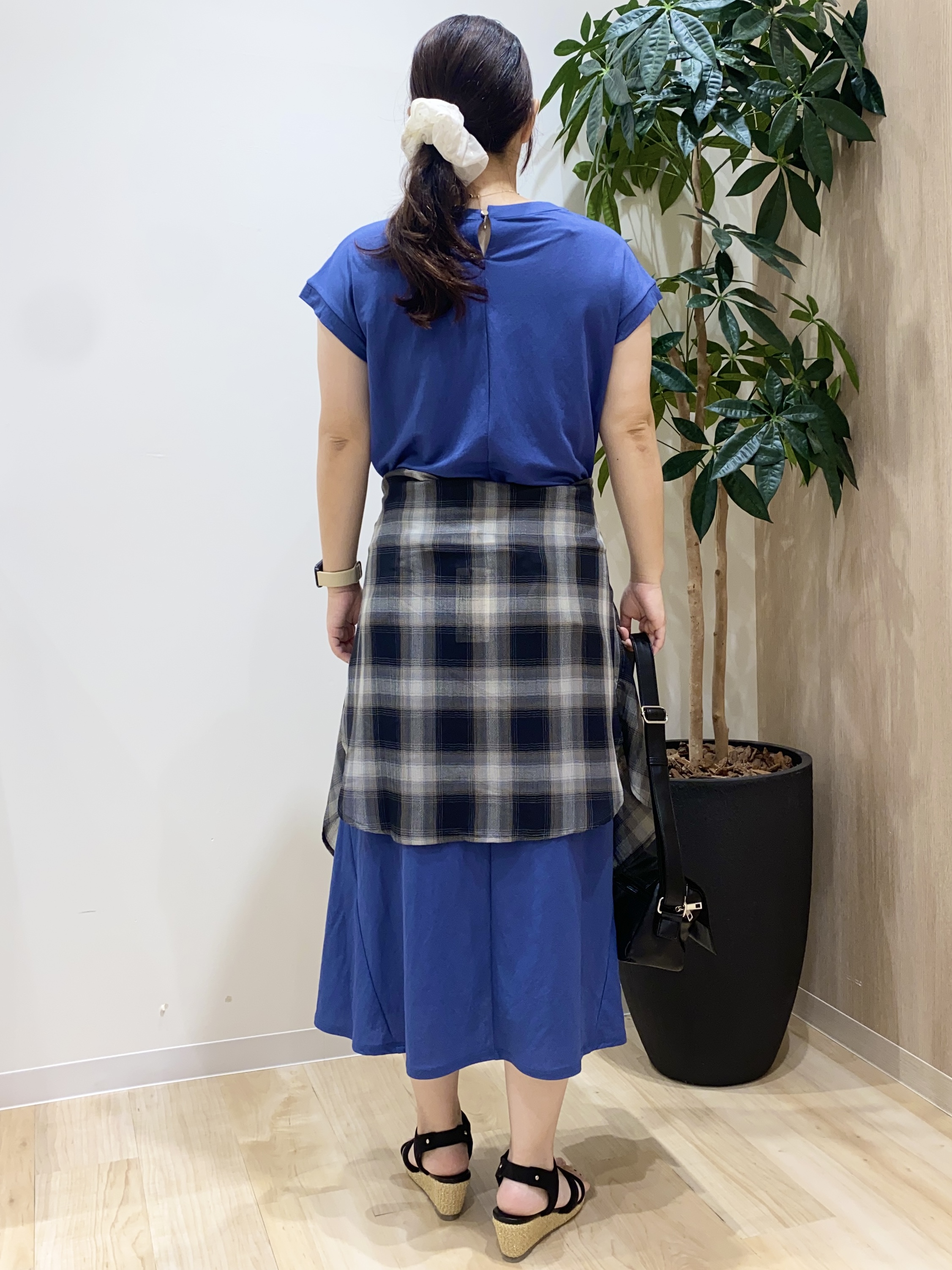 HANAさんの「grove｜【低身長さんも選べる着丈】モクロディフレンチワンピース」を使ったコーディネート