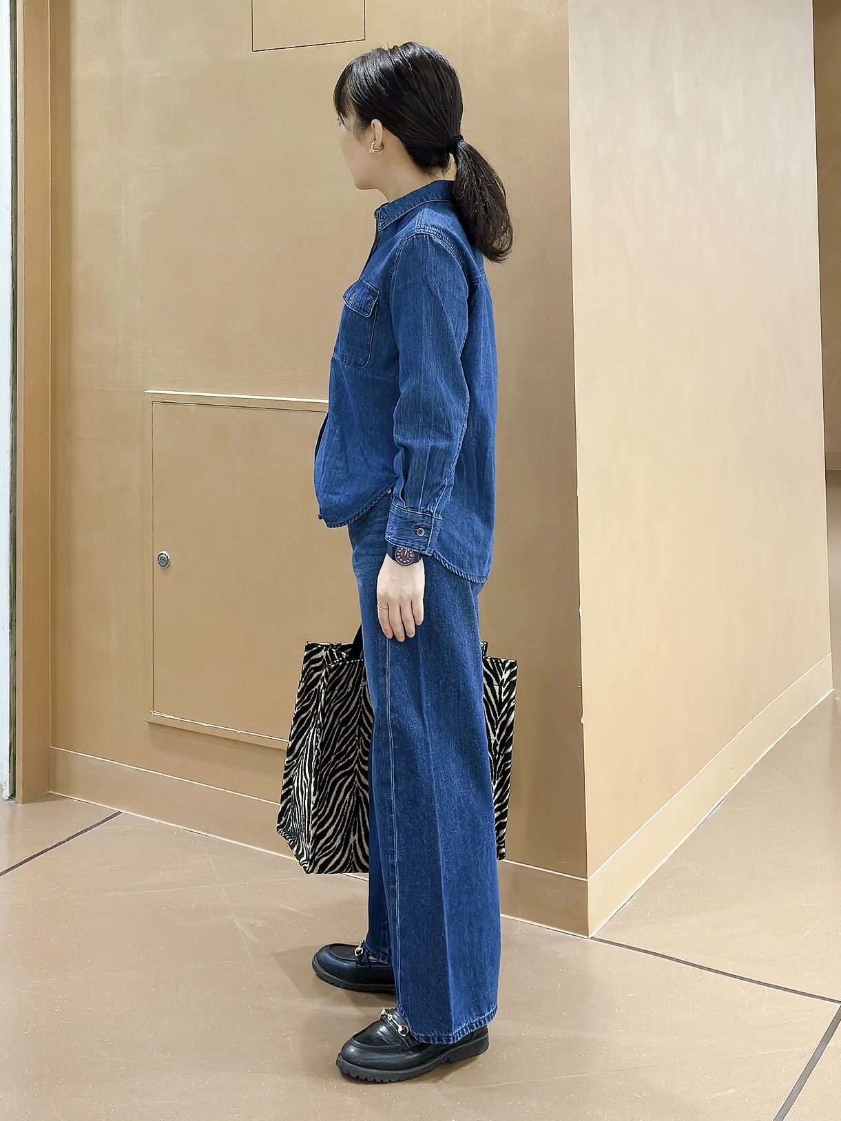 hattoriさんの「INDIVI｜【新作登場！】カーブシルエットデニム」を使ったコーディネート