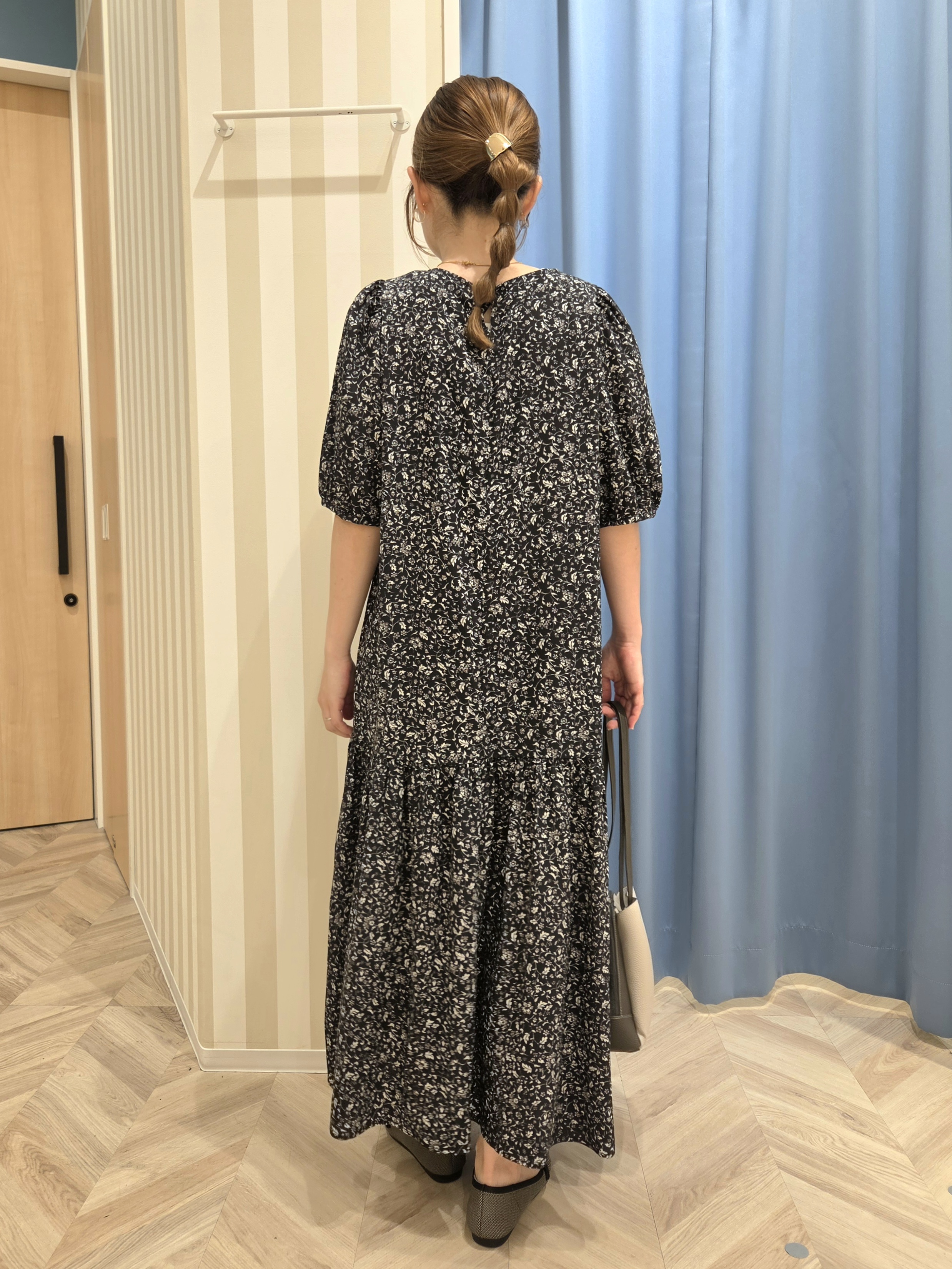 Ikumiさんの「SHOO･LA･RUE｜花柄ティアードワンピース」を使ったコーディネート