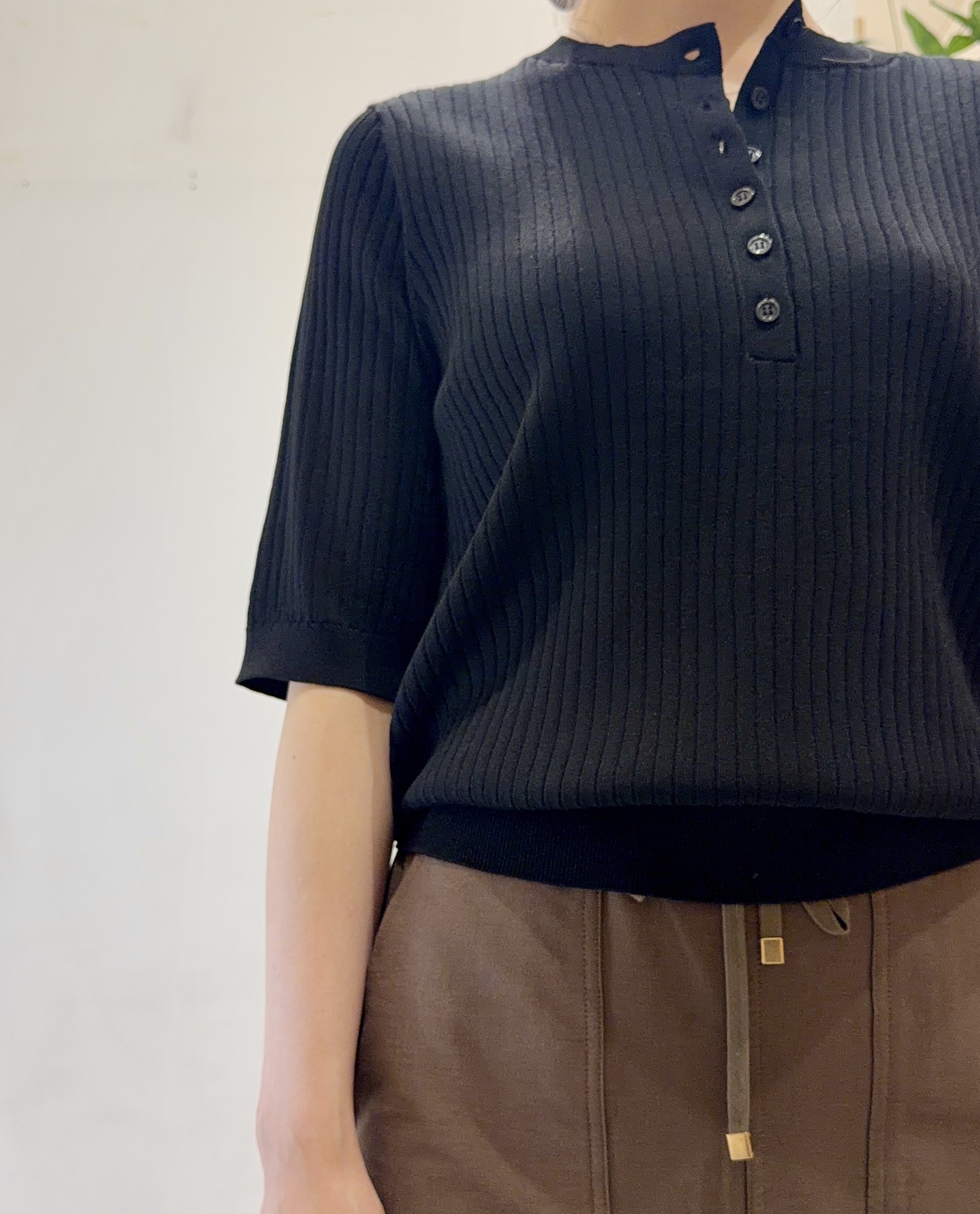 AYUMIさんの「SHOO･LA･RUE｜【S-LL】抜け感ある着こなしに ヘンリーネック リブニット」を使ったコーディネート