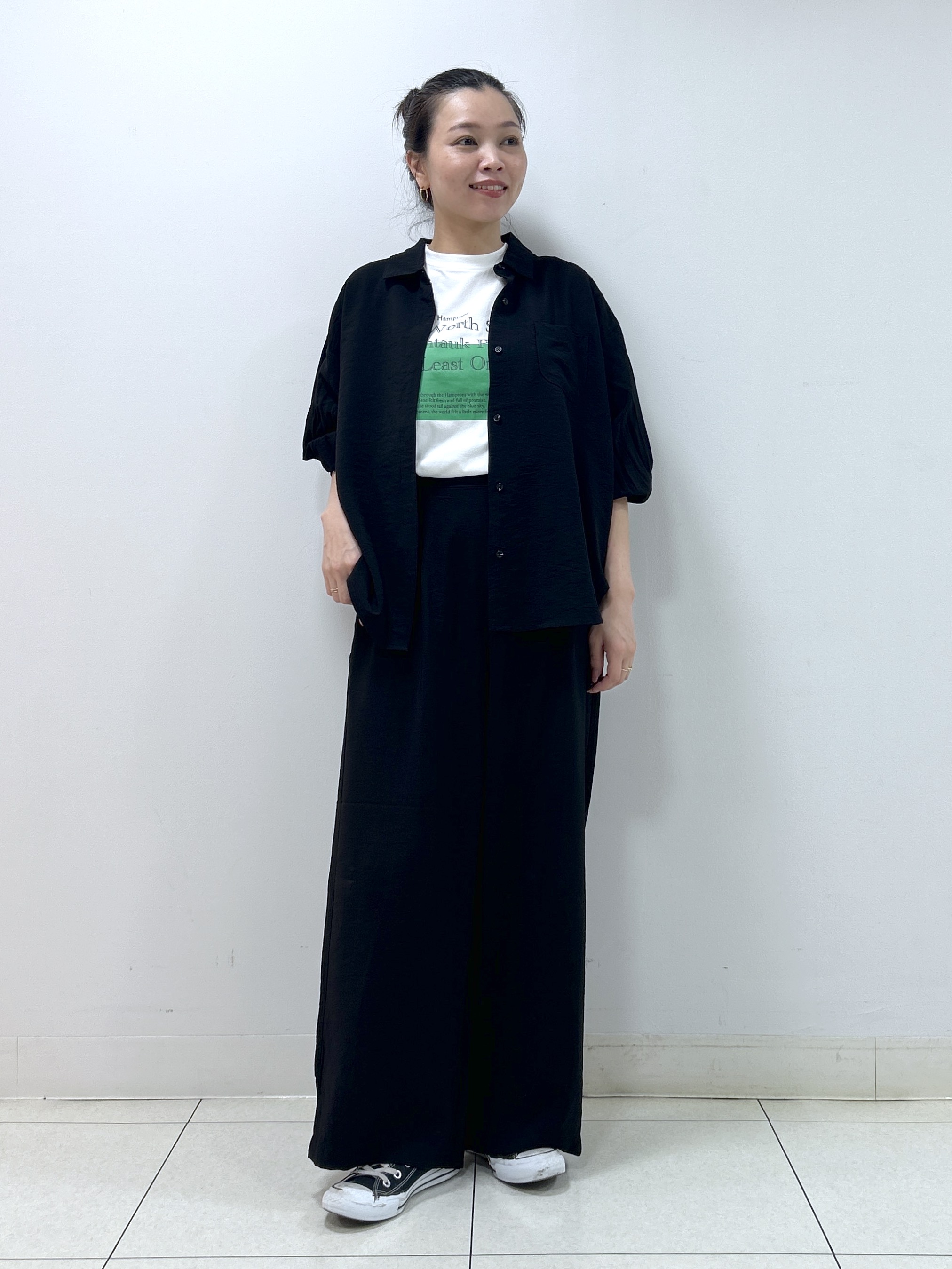Kaiさんの「Dessin｜グラフィックデザイン Tシャツ」を使ったコーディネート