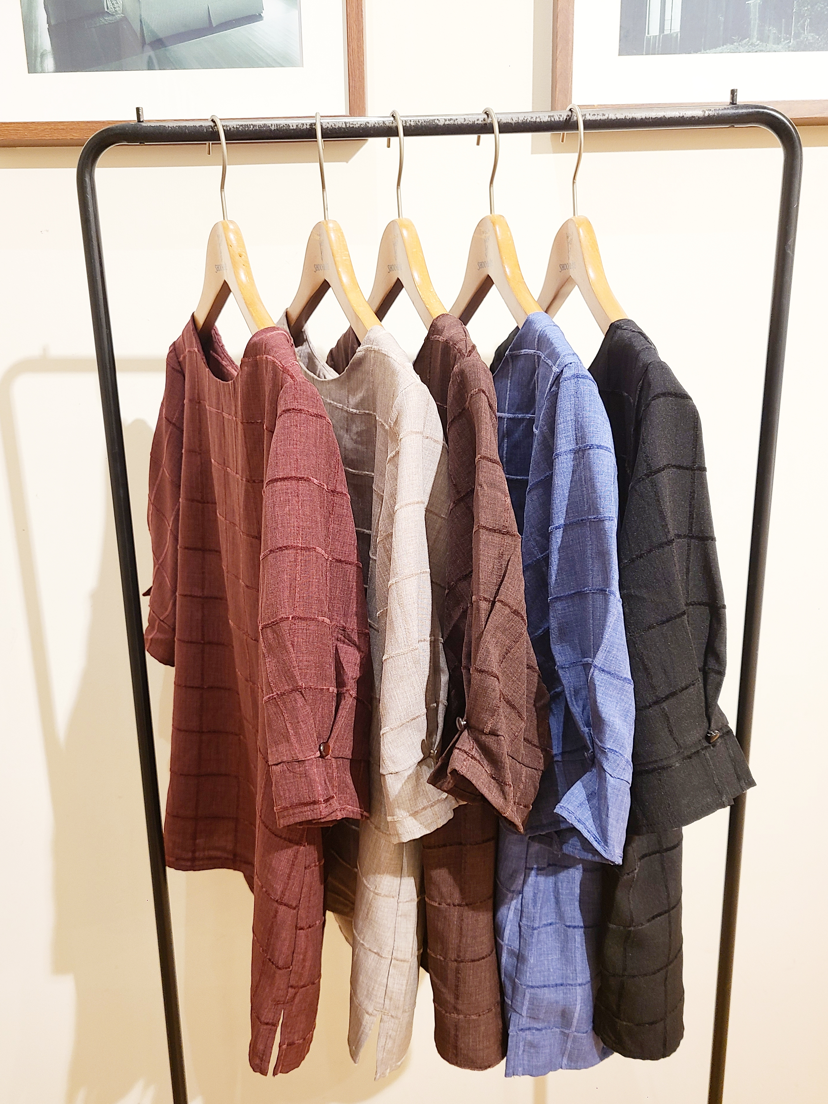 ポンタさんの「SHOO･LA･RUE｜【セットアップ可/S-LL】モールチェックで上品に タックスリーブ ブラウス」を使ったコーディネート