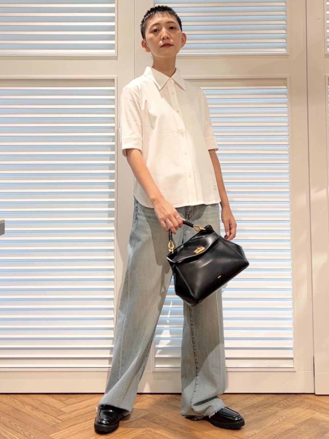 OCHIAIさんの「DRESSTERIOR｜センタープレスストレートデニム」を使ったコーディネート