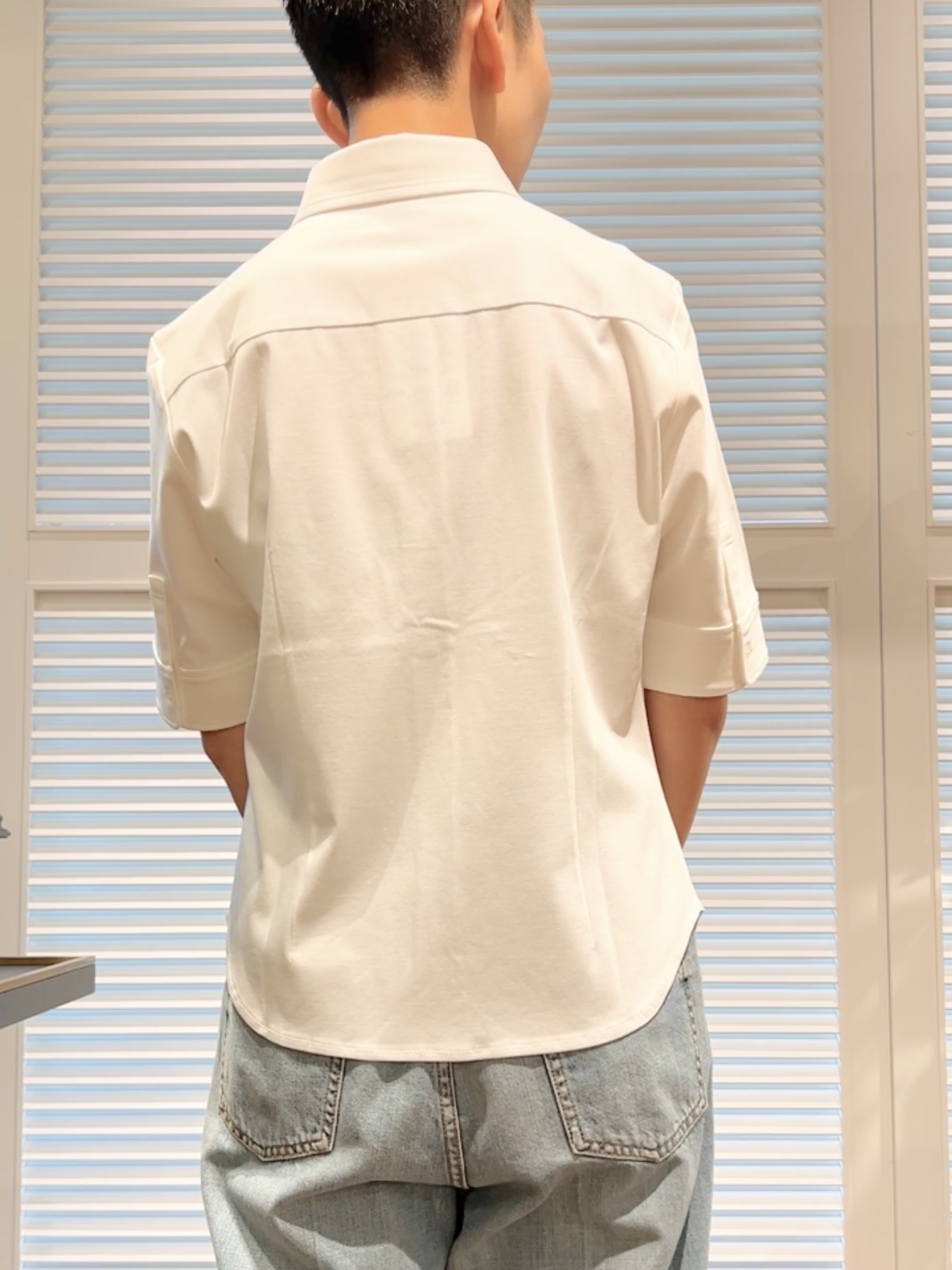 OCHIAIさんの「DRESSTERIOR｜センタープレスストレートデニム」を使ったコーディネート