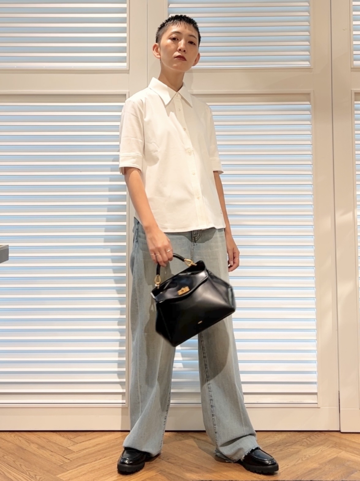 OCHIAIさんの「DRESSTERIOR｜センタープレスストレートデニム」を使ったコーディネート