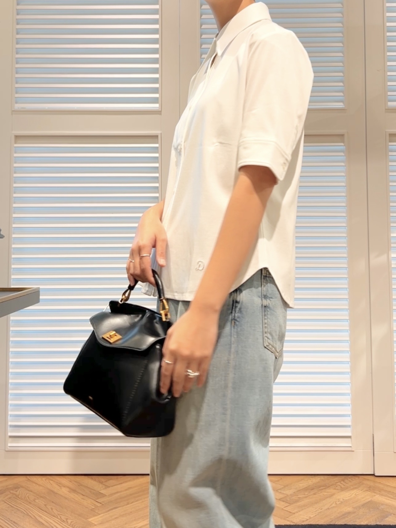 OCHIAIさんの「DRESSTERIOR｜センタープレスストレートデニム」を使ったコーディネート