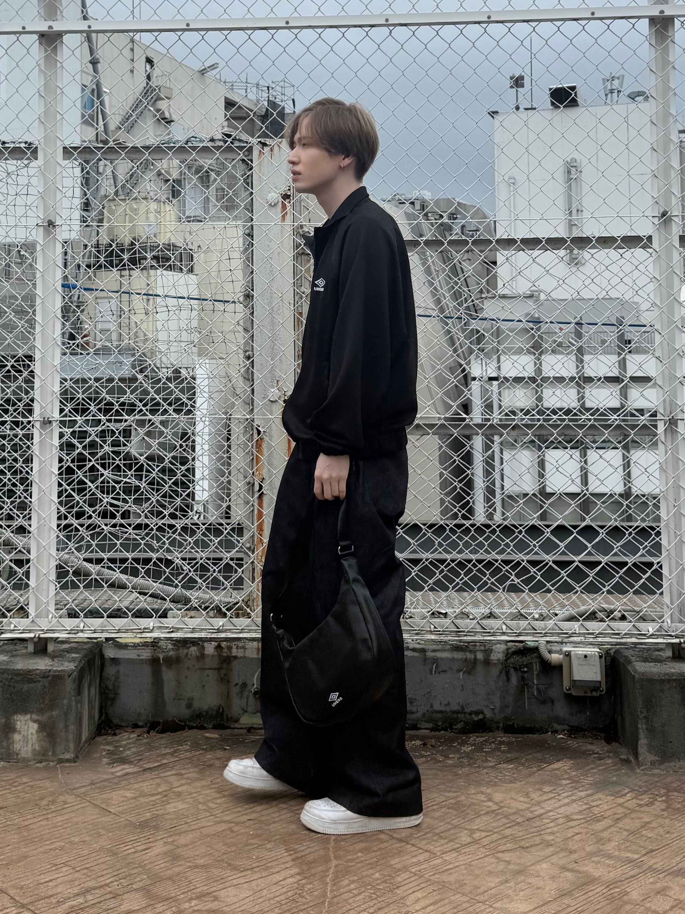 カネダさんの「tk.TAKEO KIKUCHI｜【色褪せしにくいデニム】Comfy Fadeless Denim Seriesバレルデニム」を使ったコーディネート