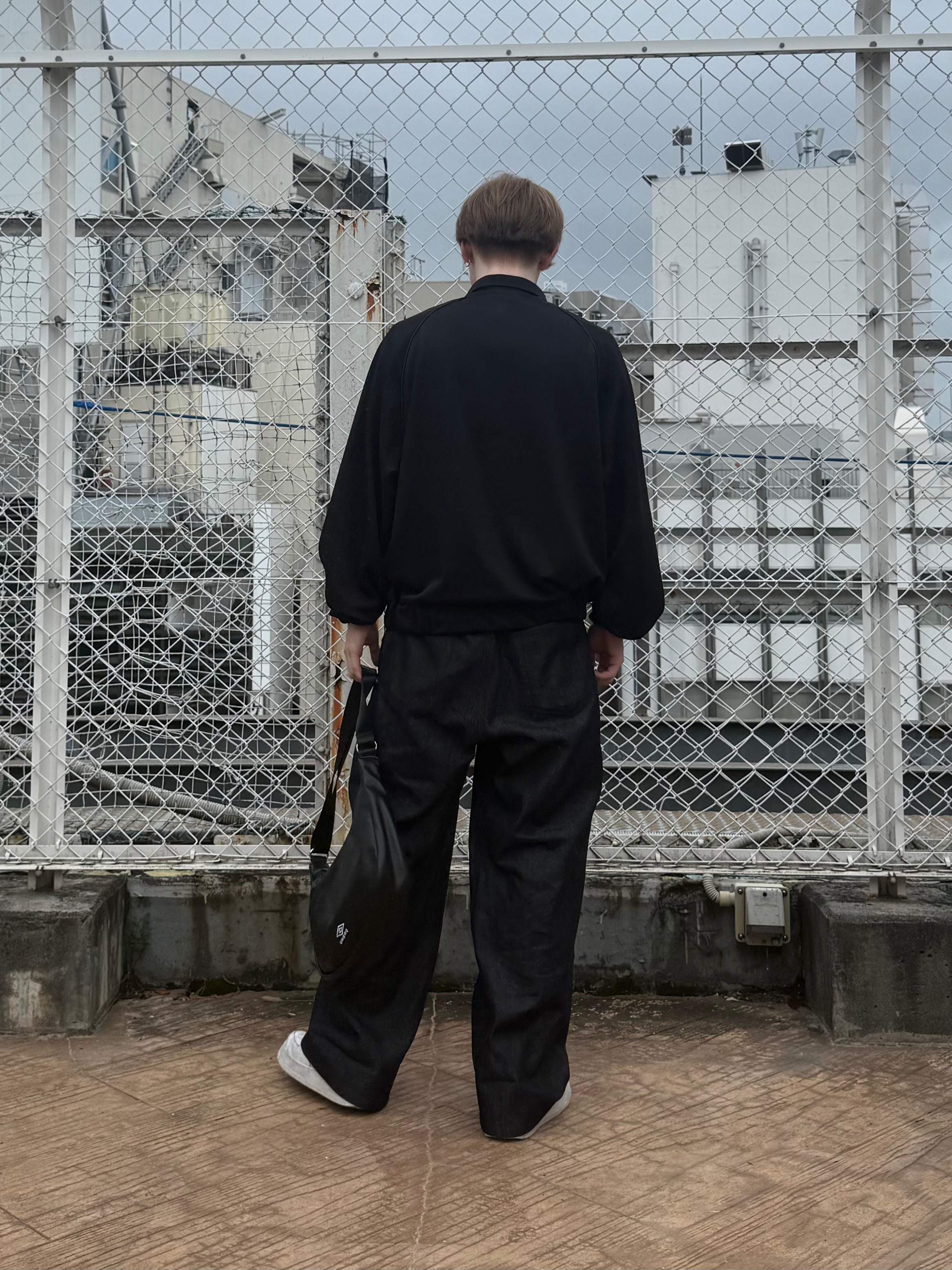 カネダさんの「tk.TAKEO KIKUCHI｜【色褪せしにくいデニム】Comfy Fadeless Denim Seriesバレルデニム」を使ったコーディネート
