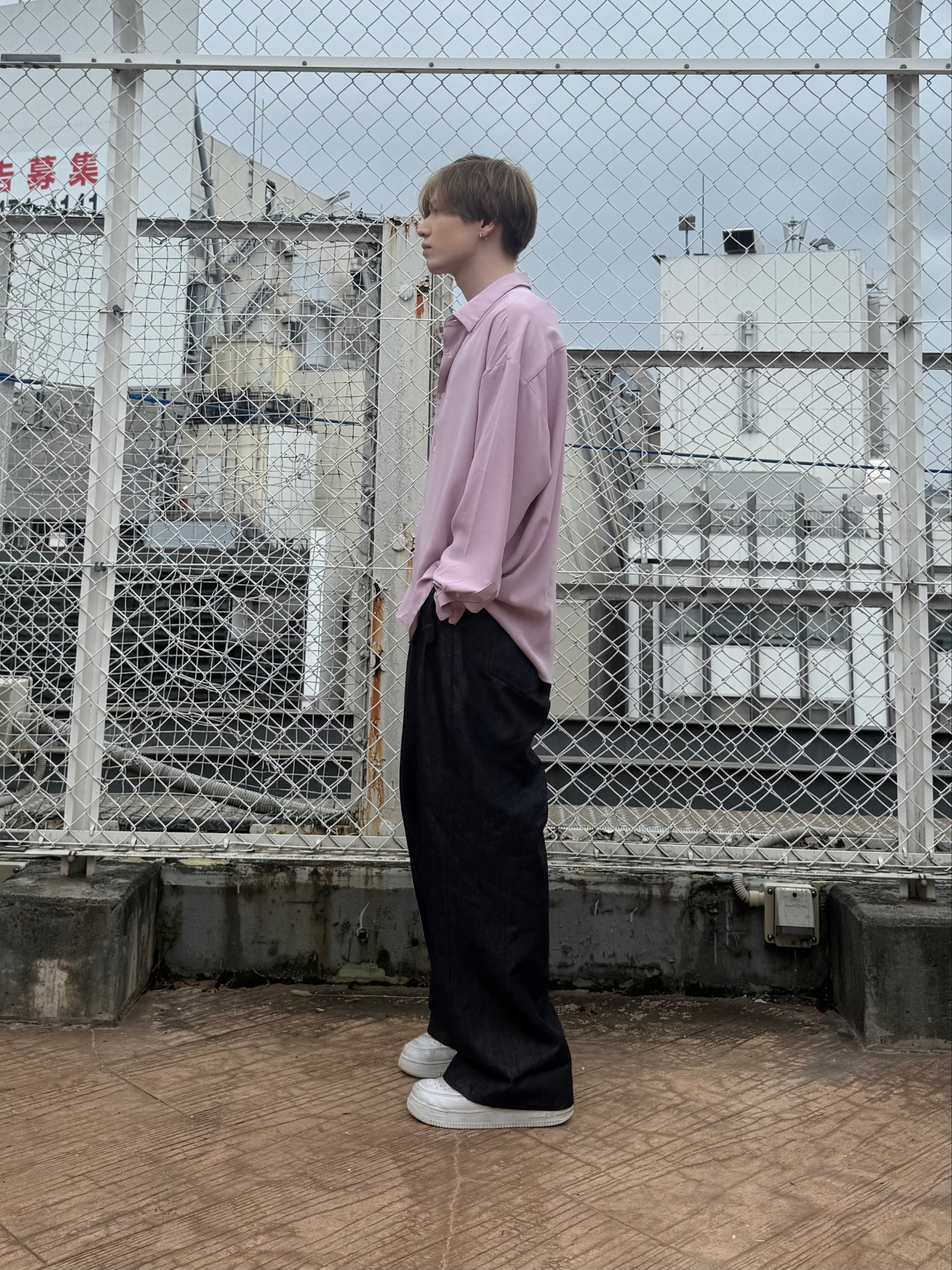 カネダさんの「tk.TAKEO KIKUCHI｜【選べる7色】トロミドレープカラーシャツ/トロミ/梨地/7色/レギュラーカラー/長袖」を使ったコーディネート
