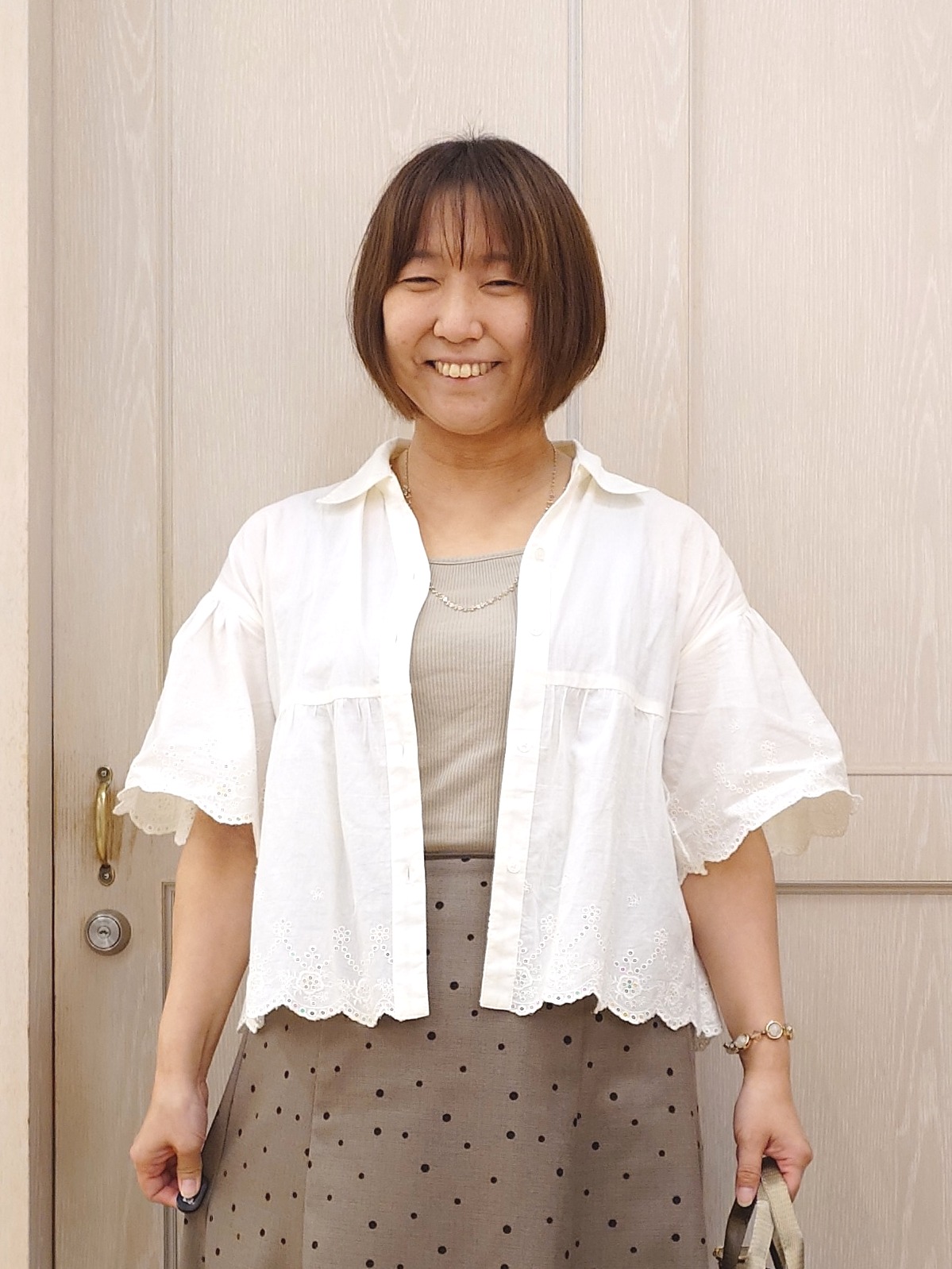 とろろさんの「SHOO･LA･RUE｜【洗濯機可/綿100％】刺繍レースがこなれ見え インせず着られるペプラムブラウス」を使ったコーディネート