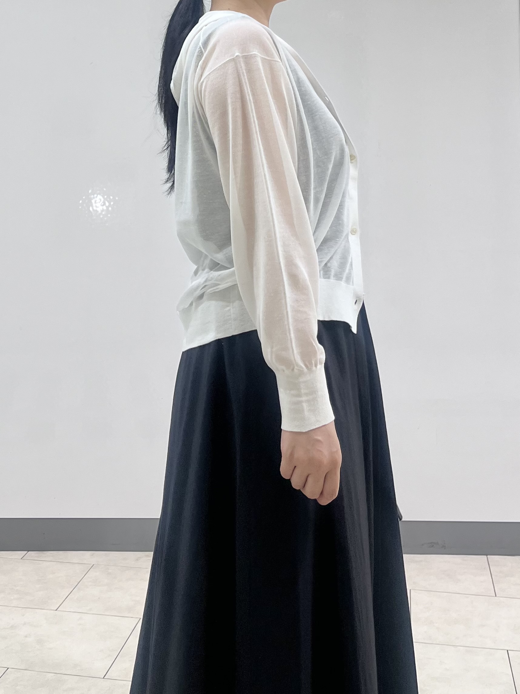 hasuさんの「INDIVI｜【洗える／シアー】フーディー カーディガンニット」を使ったコーディネート