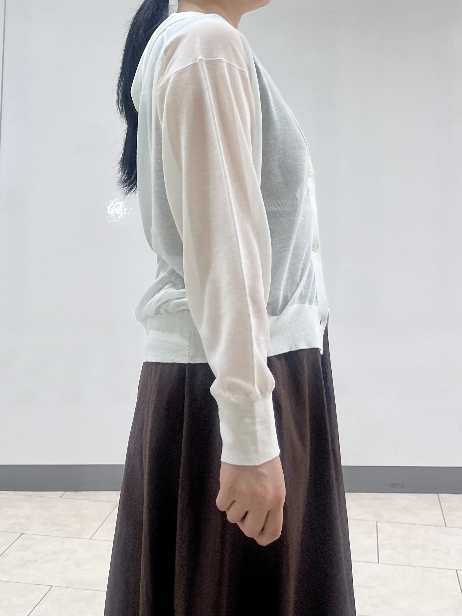 hasuさんの「INDIVI｜【洗える／シアー】フーディー カーディガンニット」を使ったコーディネート