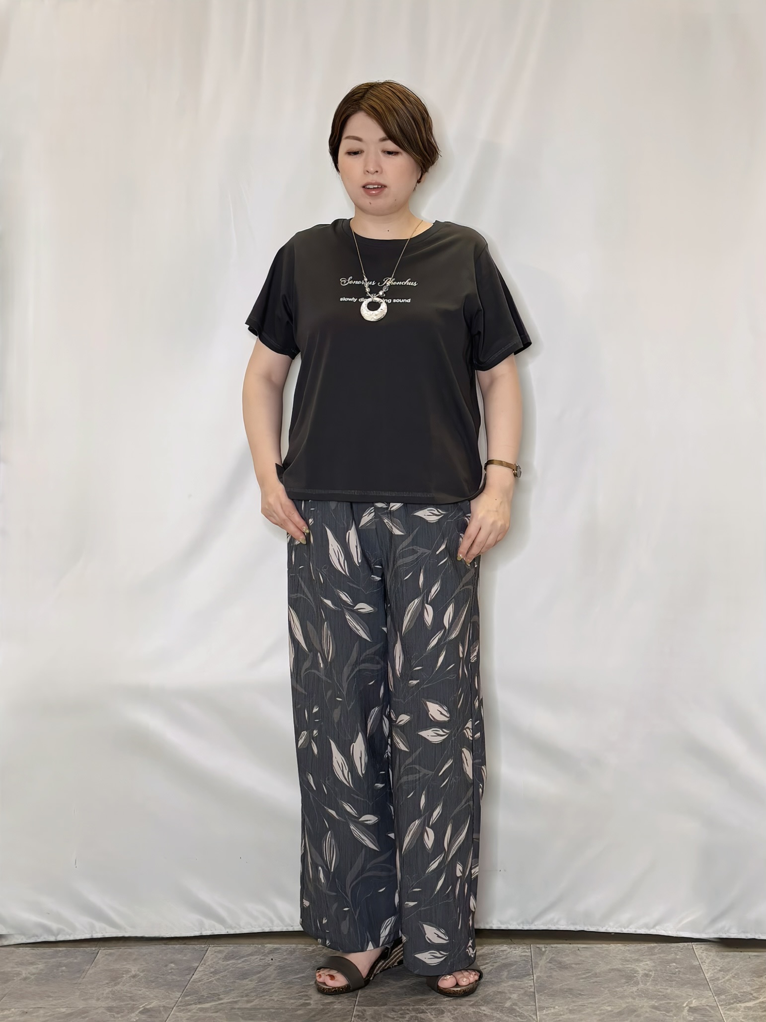 たみさんの「SHOO･LA･RUE｜【洗濯機可】ダブルポケット 楊柳しぼしぼシアーシャツ」を使ったコーディネート