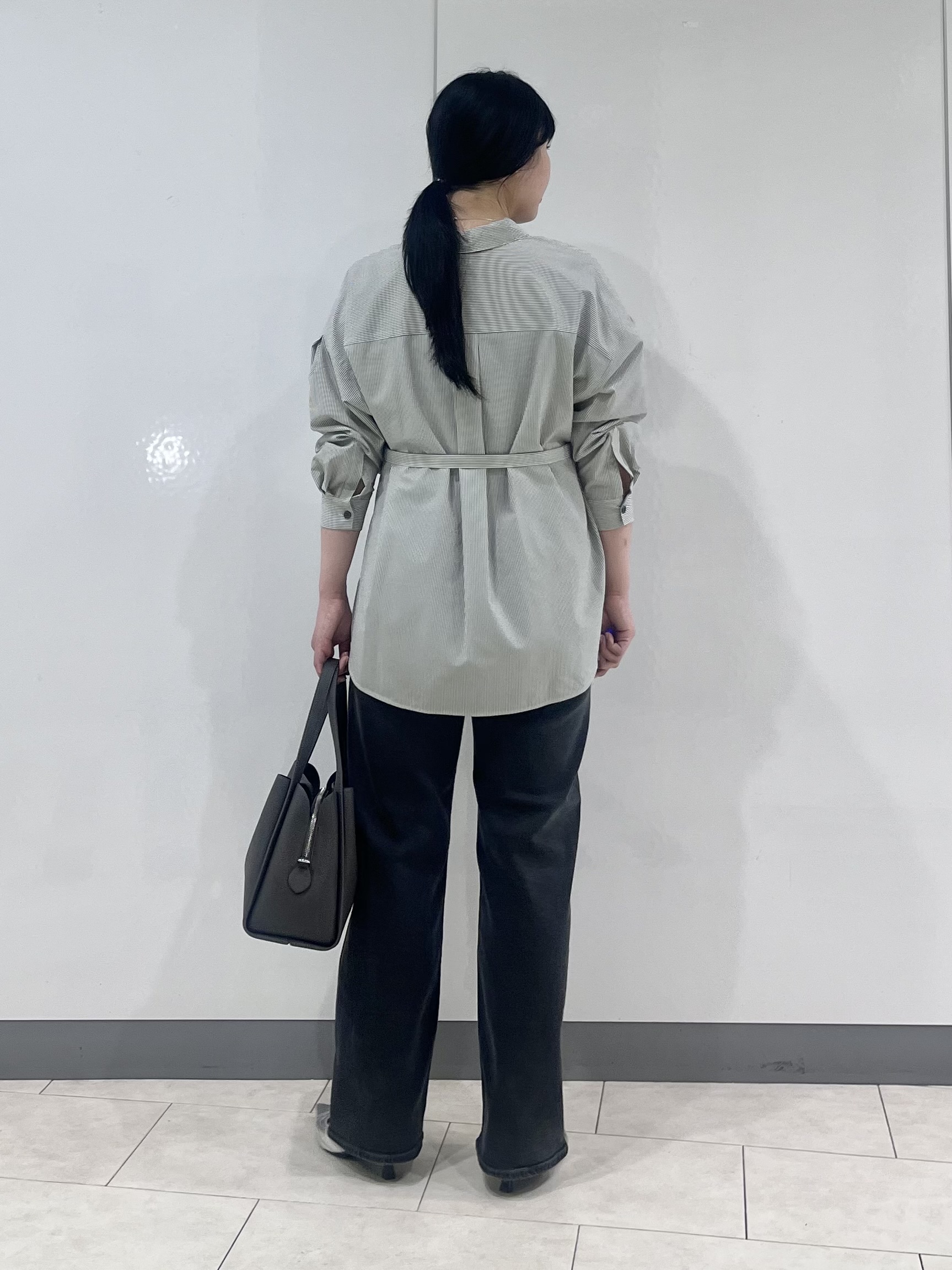 hasuさんの「INDIVI｜【UVケア／接触冷感／ベルト付】サッカー素材シャツ」を使ったコーディネート