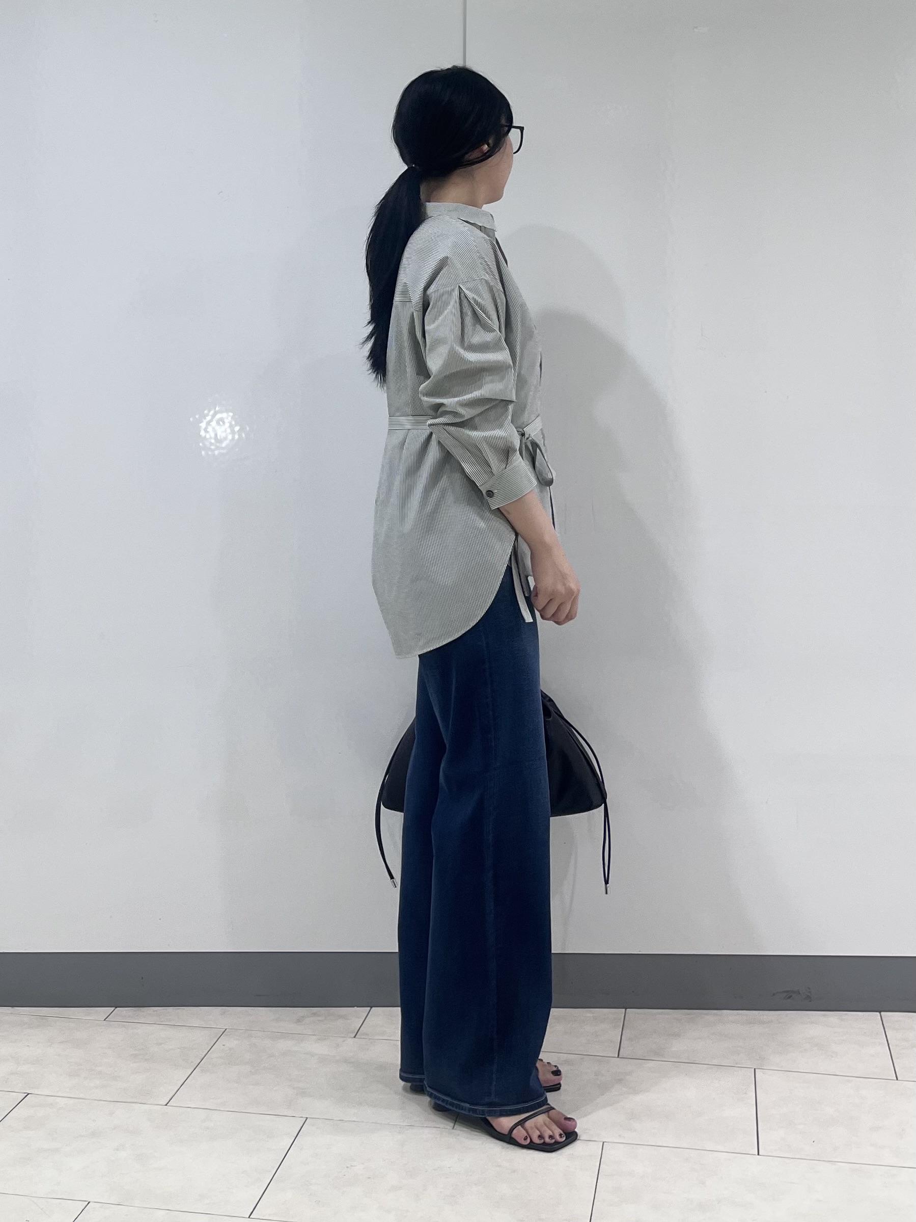 hasuさんの「INDIVI｜【褒められデニム】ワイドストレート デニムパンツ」を使ったコーディネート