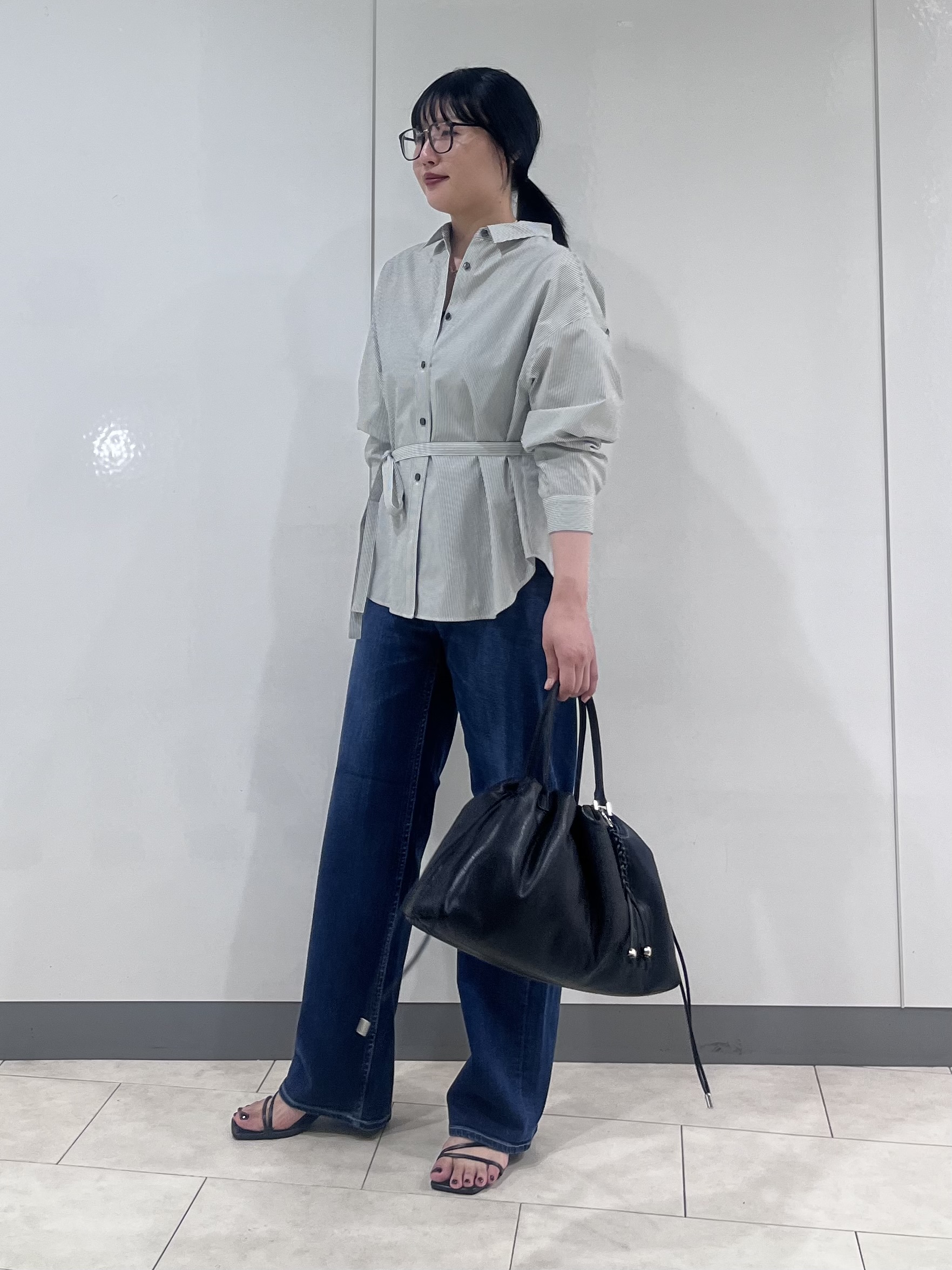 hasuさんの「INDIVI｜【褒められデニム】ワイドストレート デニムパンツ」を使ったコーディネート