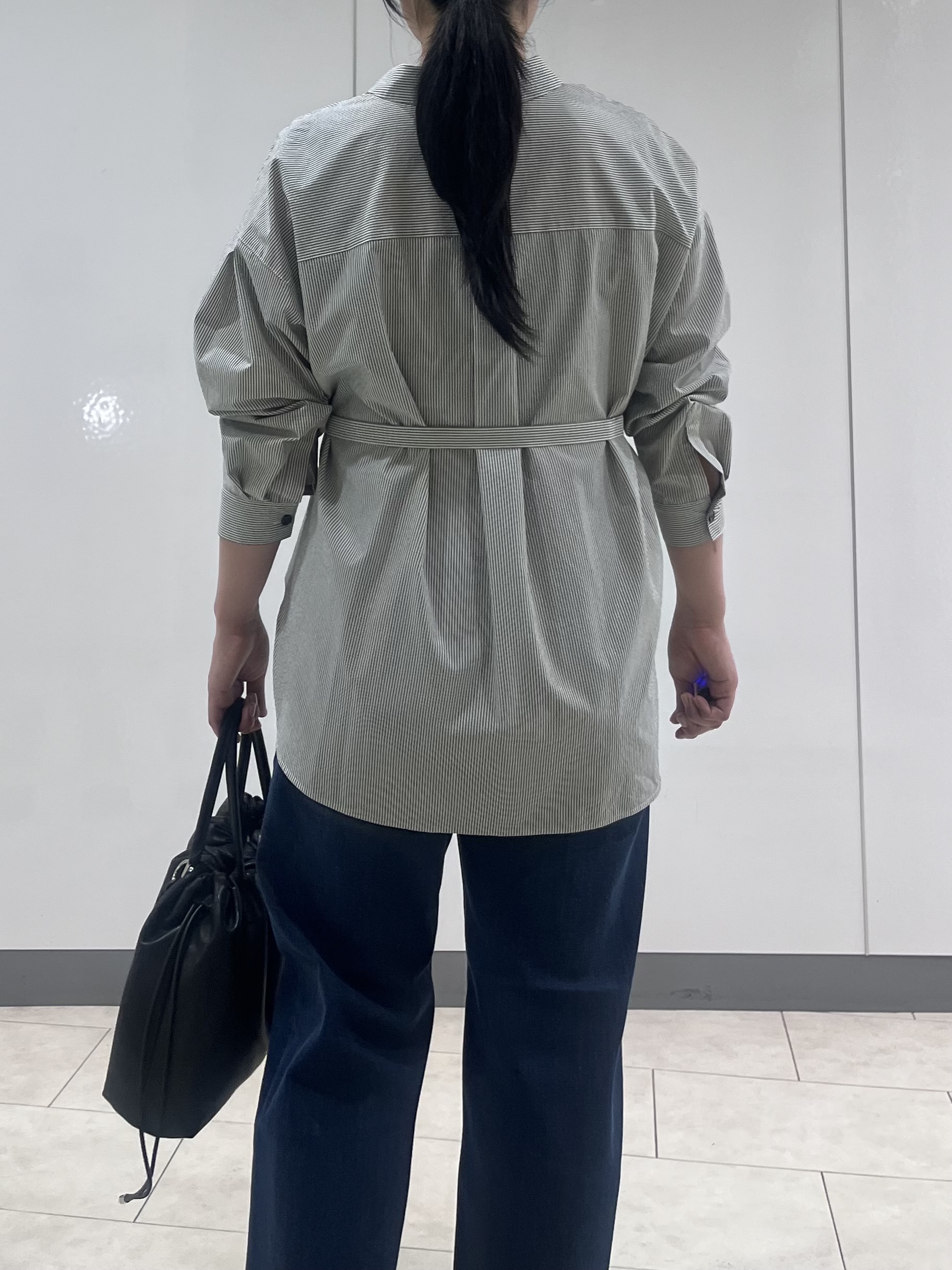 hasuさんの「INDIVI｜【褒められデニム】ワイドストレート デニムパンツ」を使ったコーディネート