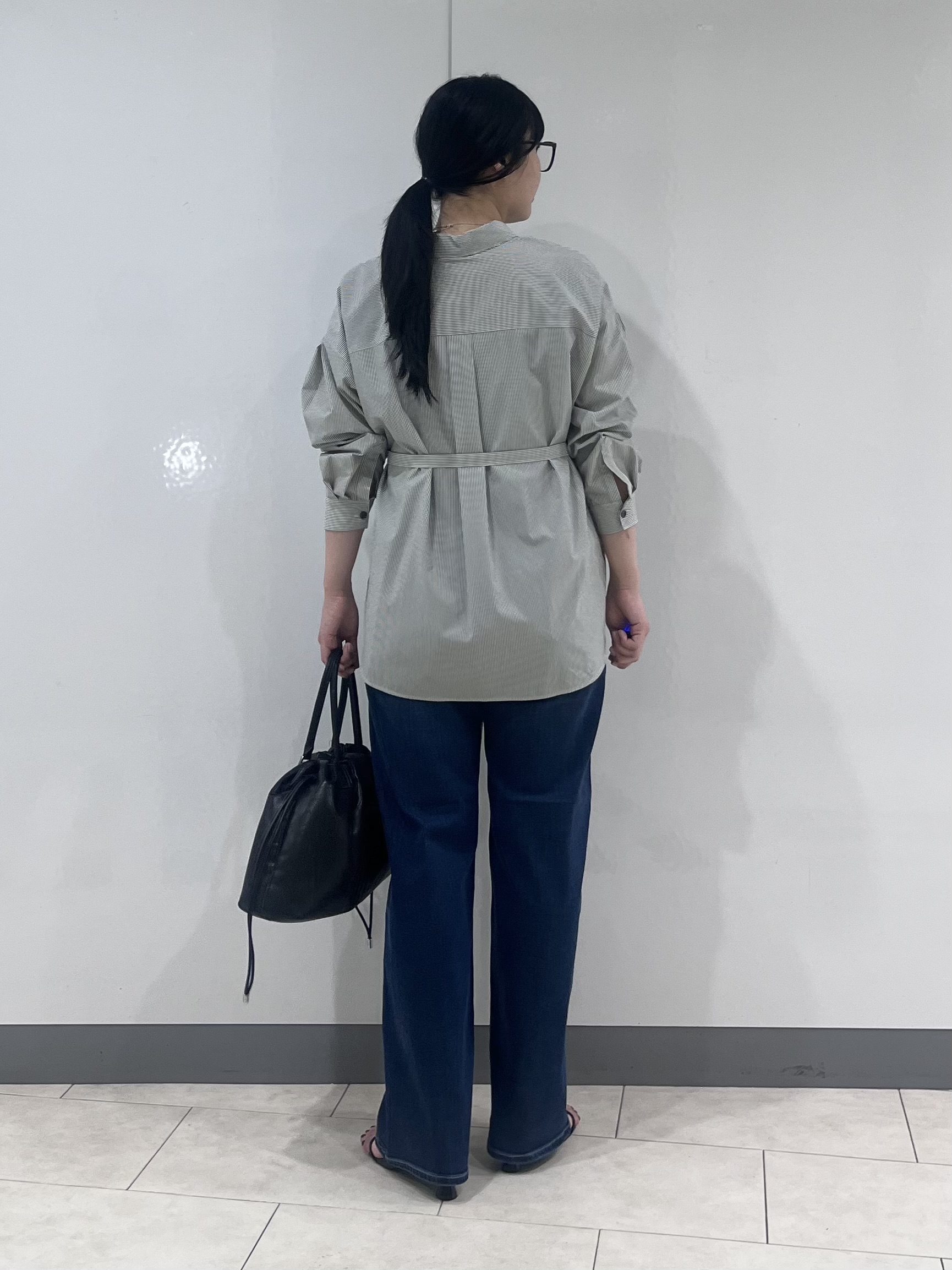 hasuさんの「INDIVI｜【褒められデニム】ワイドストレート デニムパンツ」を使ったコーディネート