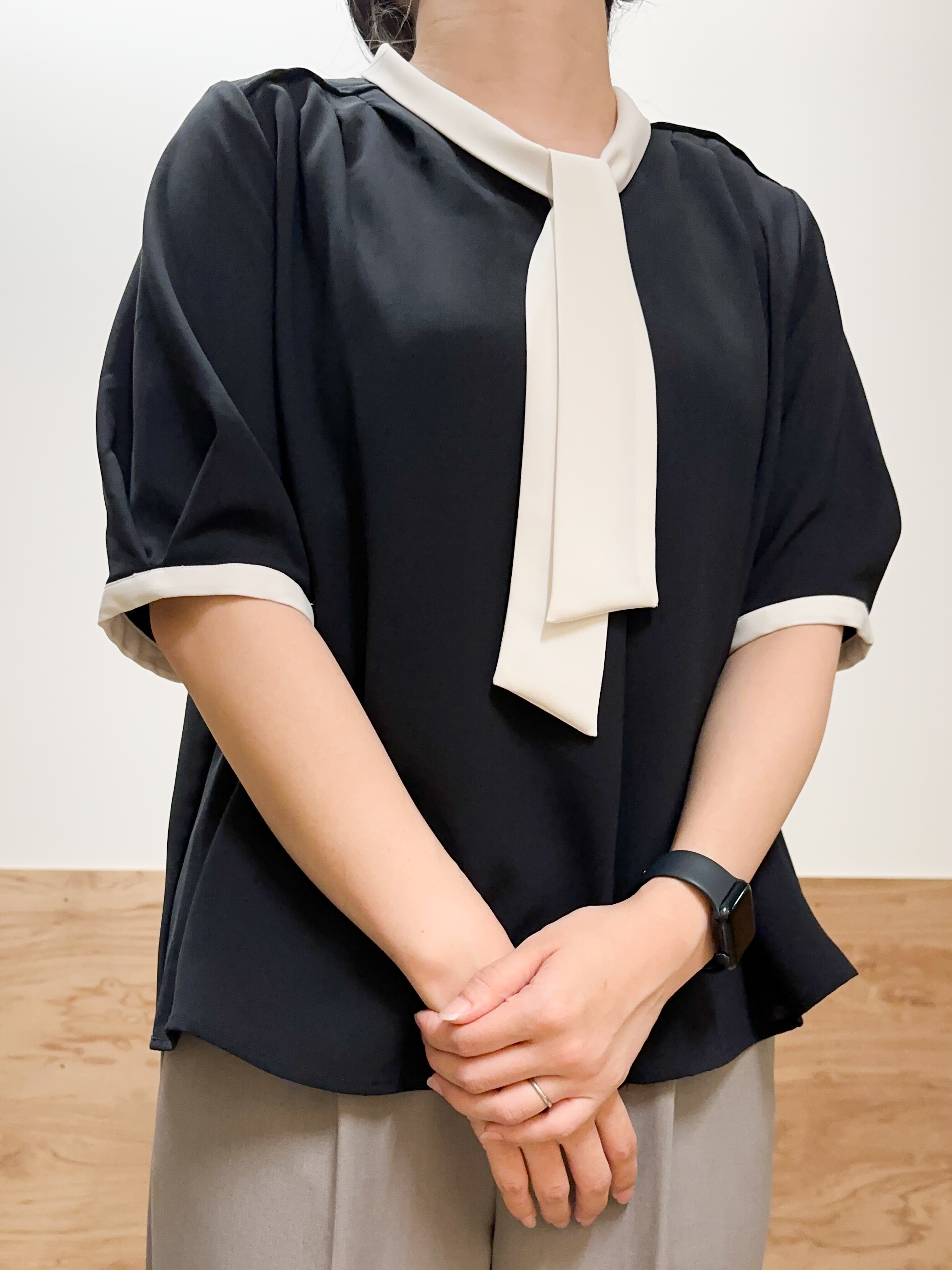 すーさんの「grove｜【洗濯機OK/シワになりにくい】1枚で華やぐ配色ボウタイブラウス」を使ったコーディネート
