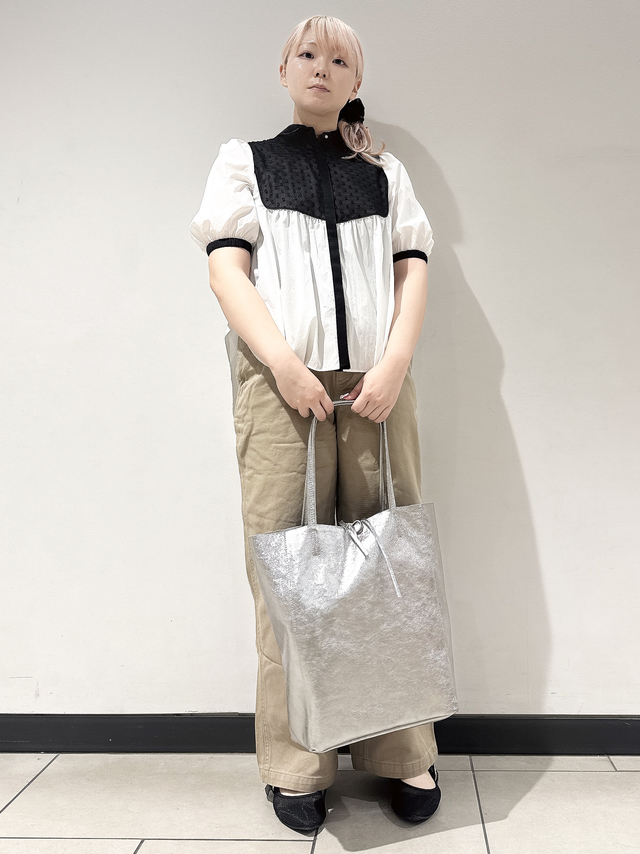 なかもとあきさんの「DRESSTERIOR｜【着映え】パフスリーブ ブザムブラウス」を使ったコーディネート