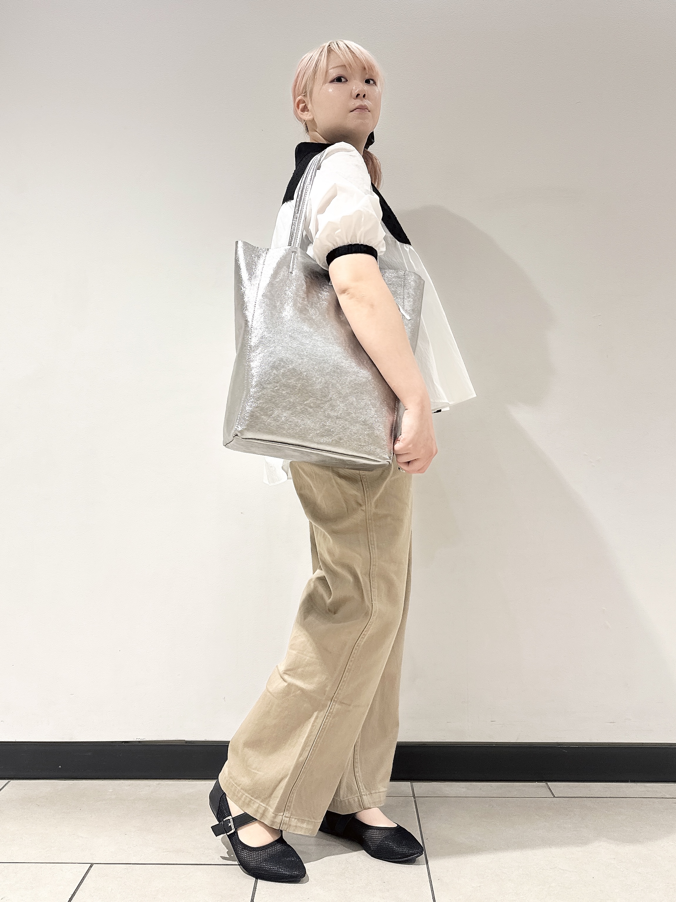 なかもとあきさんの「DRESSTERIOR｜【着映え】パフスリーブ ブザムブラウス」を使ったコーディネート