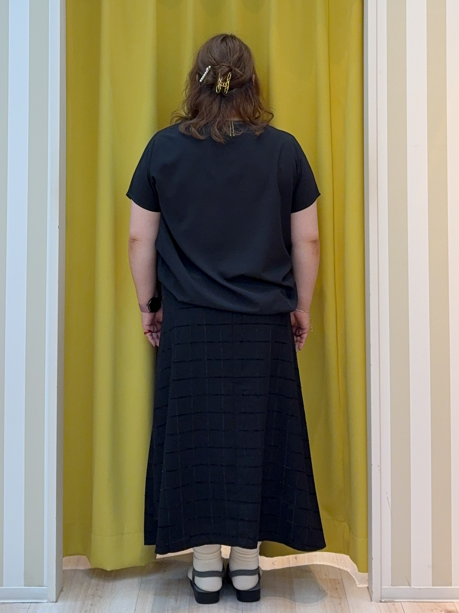 kotoさんさんの「SHOO･LA･RUE｜【ひんやり/UV】ヒップまわりを自然にカバー 異素材ドッキング 裾タックトップス」を使ったコーディネート