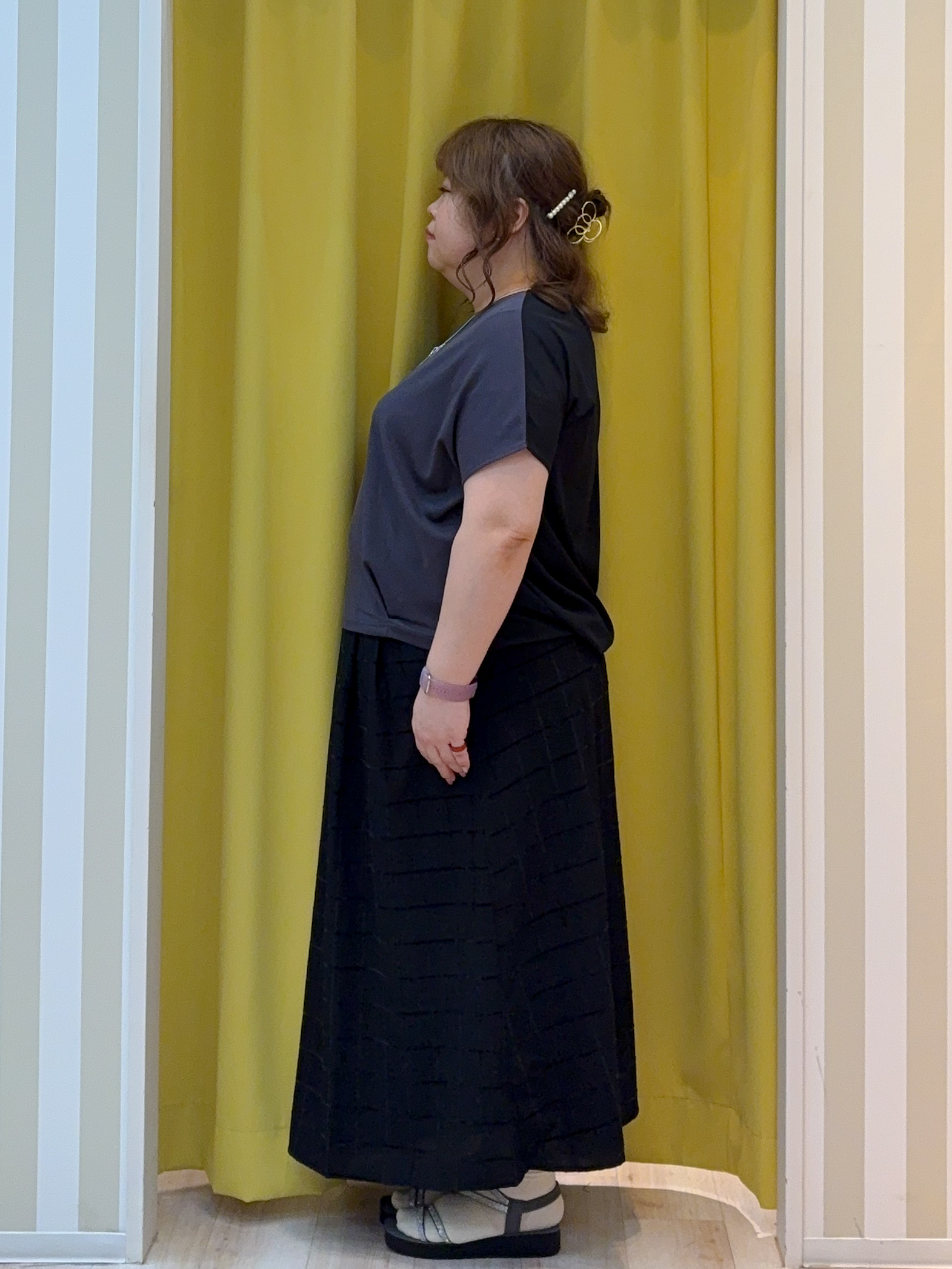 kotoさんさんの「SHOO･LA･RUE｜【ひんやり/UV】ヒップまわりを自然にカバー 異素材ドッキング 裾タックトップス」を使ったコーディネート
