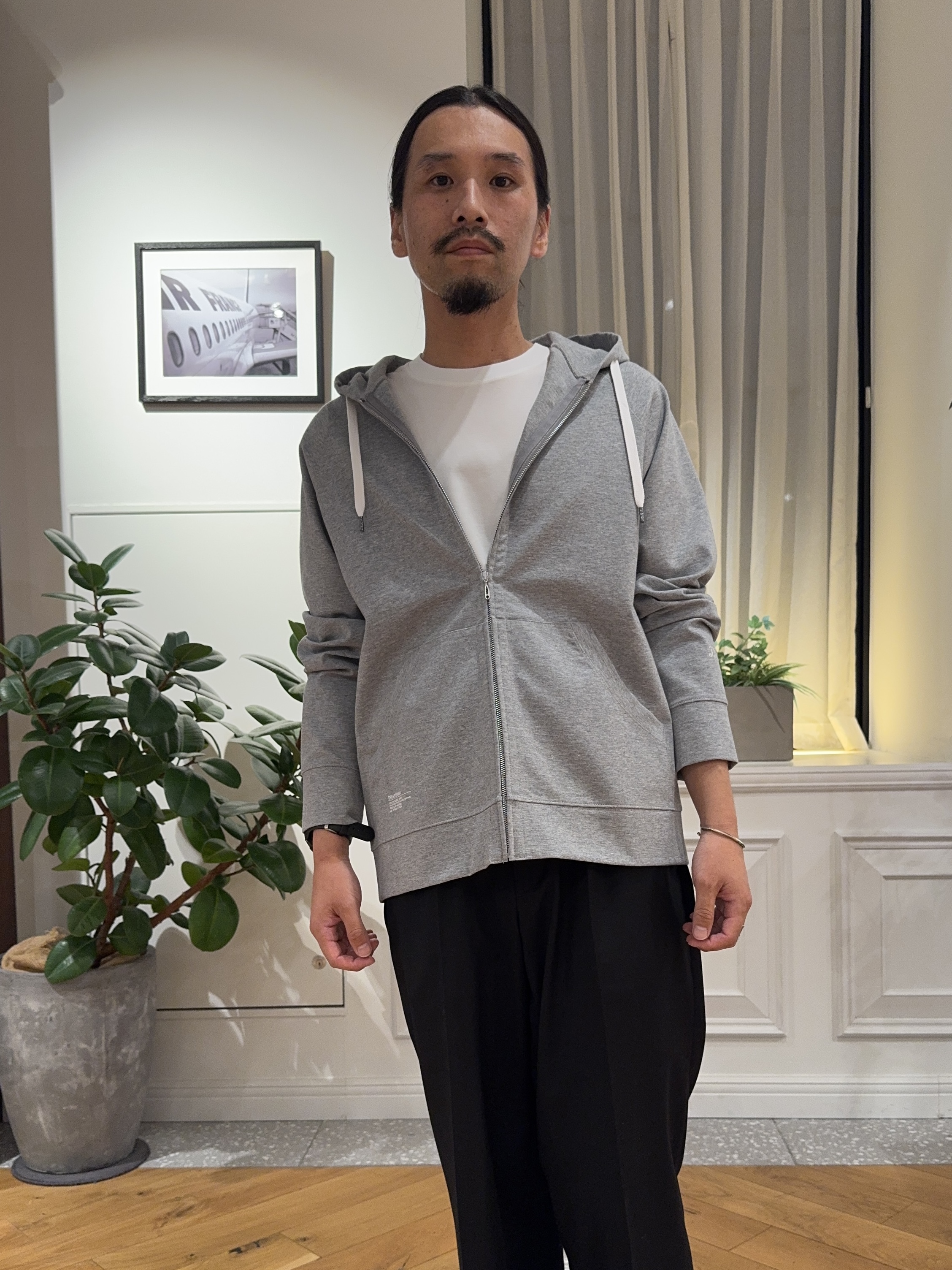 kawarataniさんの「DRESSTERIOR｜【接触冷感／セットアップ可】ドライタッチ ハイカウントジップアップパーカ」を使ったコーディネート