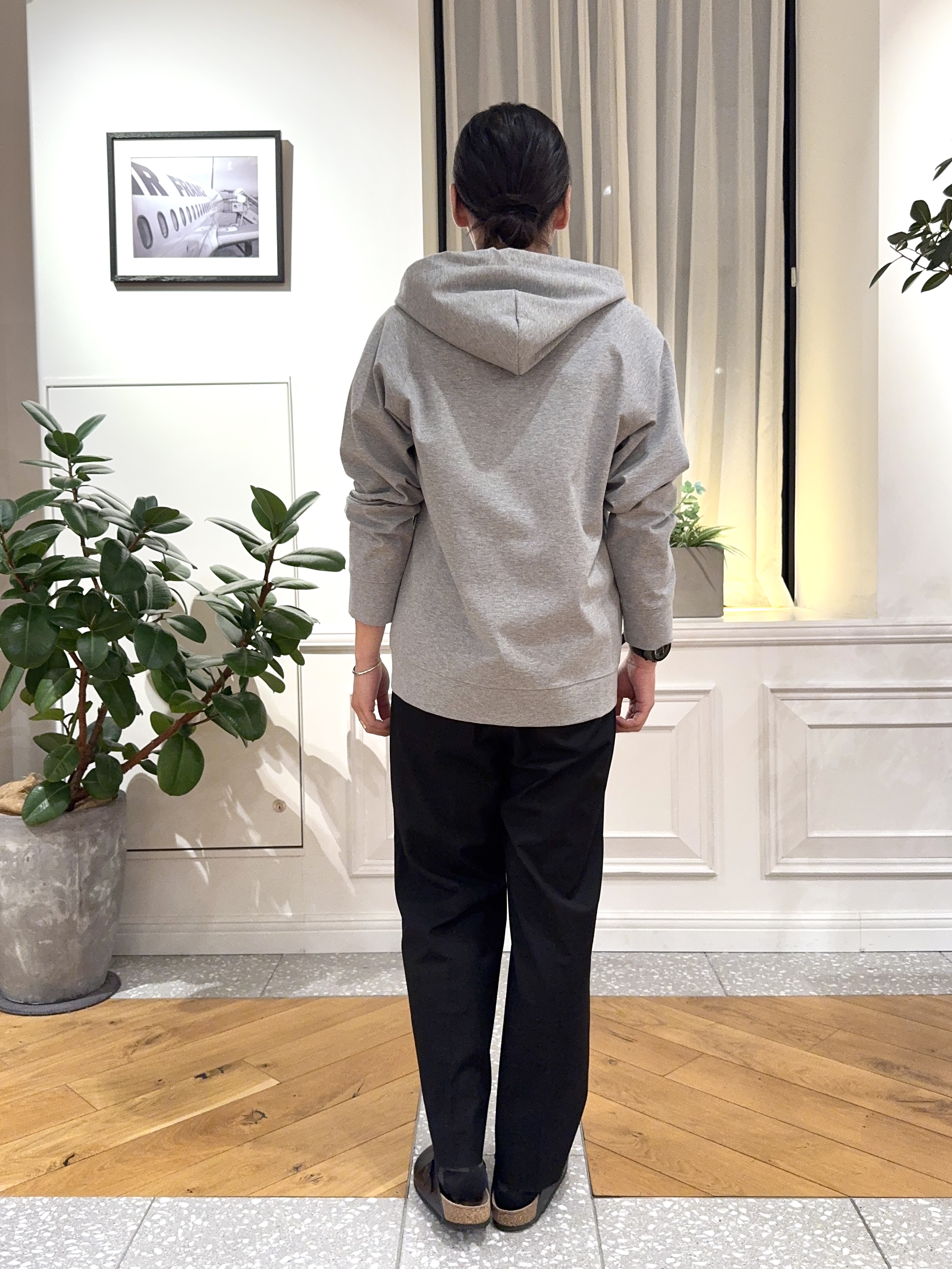 kawarataniさんの「DRESSTERIOR｜【接触冷感／セットアップ可】ドライタッチ ハイカウントジップアップパーカ」を使ったコーディネート