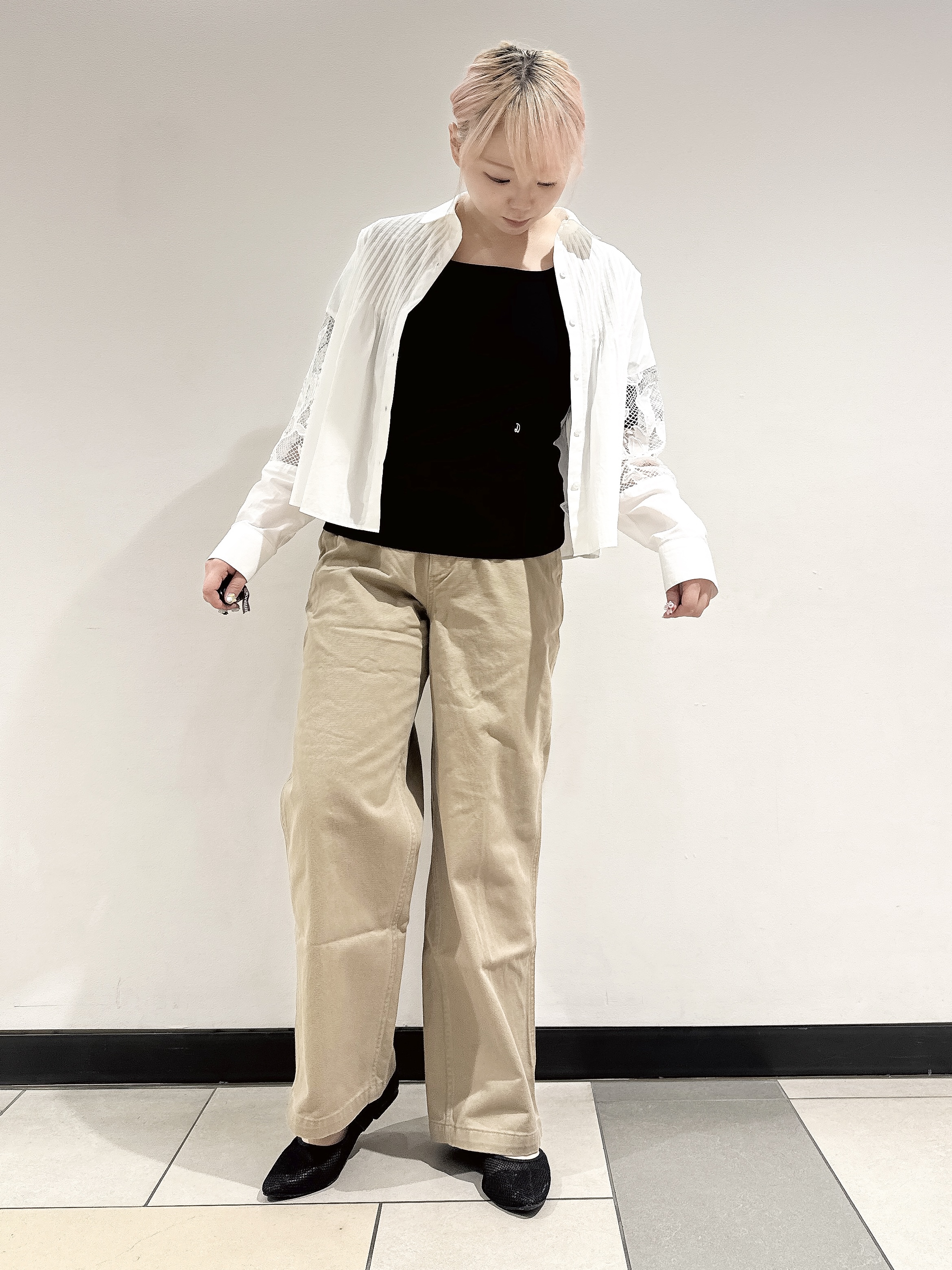 なかもとあきさんの「DRESSTERIOR｜【着映え】レーススリーブ ピンタック クロップドシャツ」を使ったコーディネート