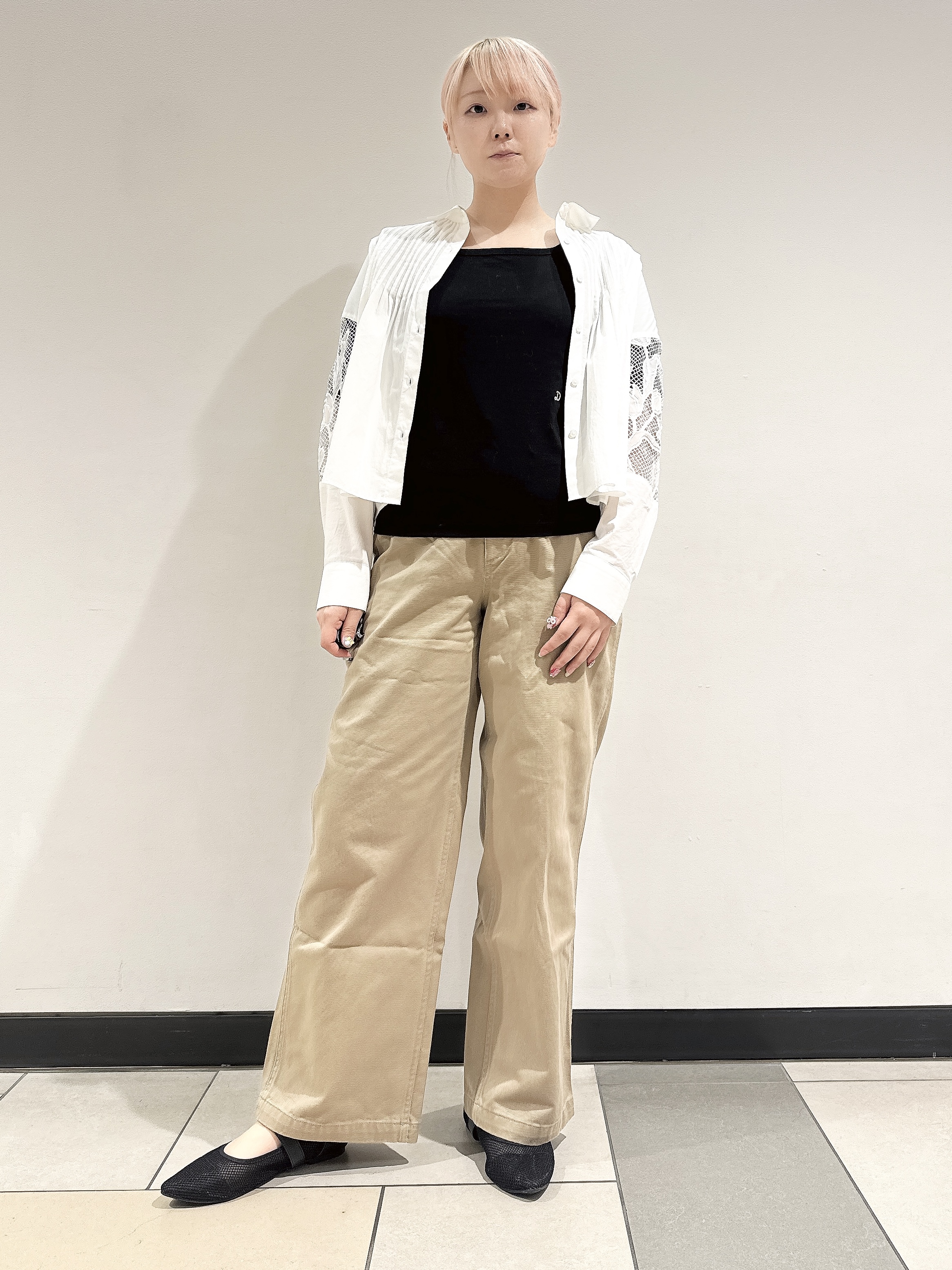 なかもとあきさんの「DRESSTERIOR｜【着映え】レーススリーブ ピンタック クロップドシャツ」を使ったコーディネート