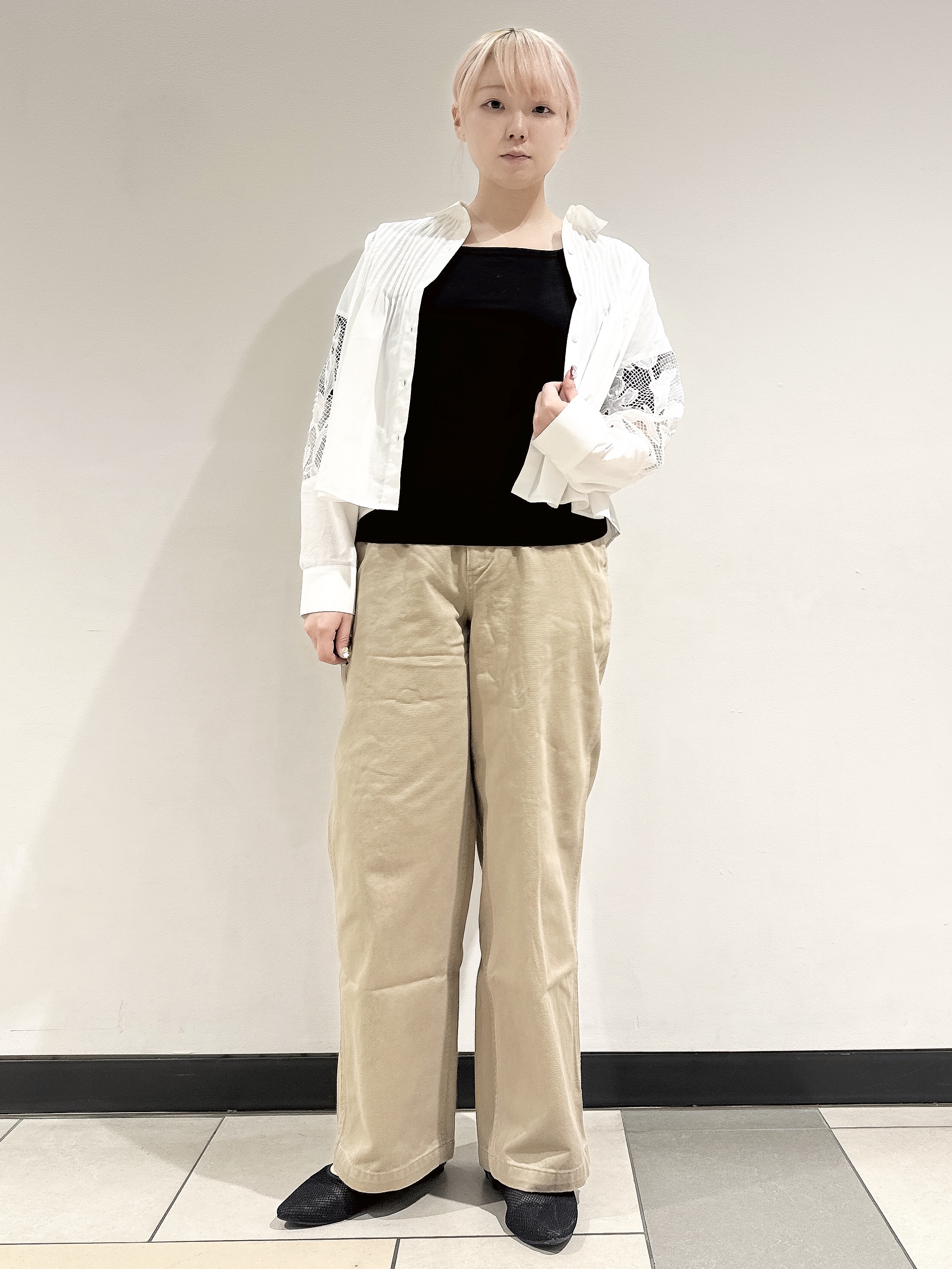 なかもとあきさんの「DRESSTERIOR｜【着映え】レーススリーブ ピンタック クロップドシャツ」を使ったコーディネート