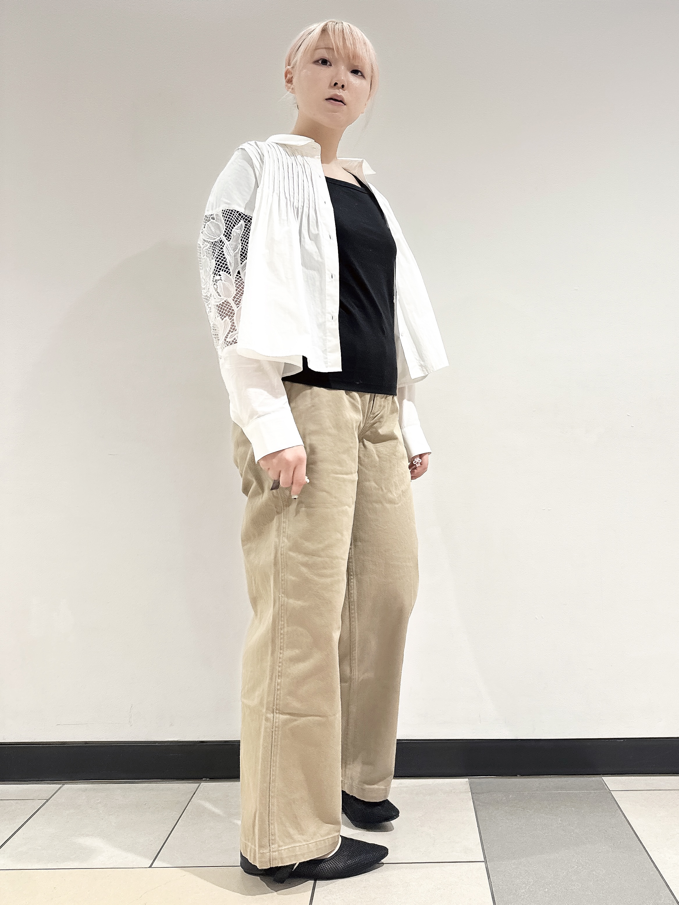 なかもとあきさんの「DRESSTERIOR｜【着映え】レーススリーブ ピンタック クロップドシャツ」を使ったコーディネート