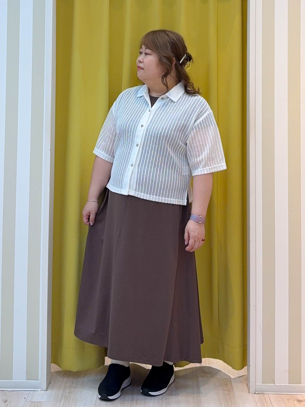 kotoさんさんの「SHOO･LA･RUE｜【洗濯機可/S-LL】軽やかで涼しげな 透かしレース風前開きシャツ」を使ったコーディネート