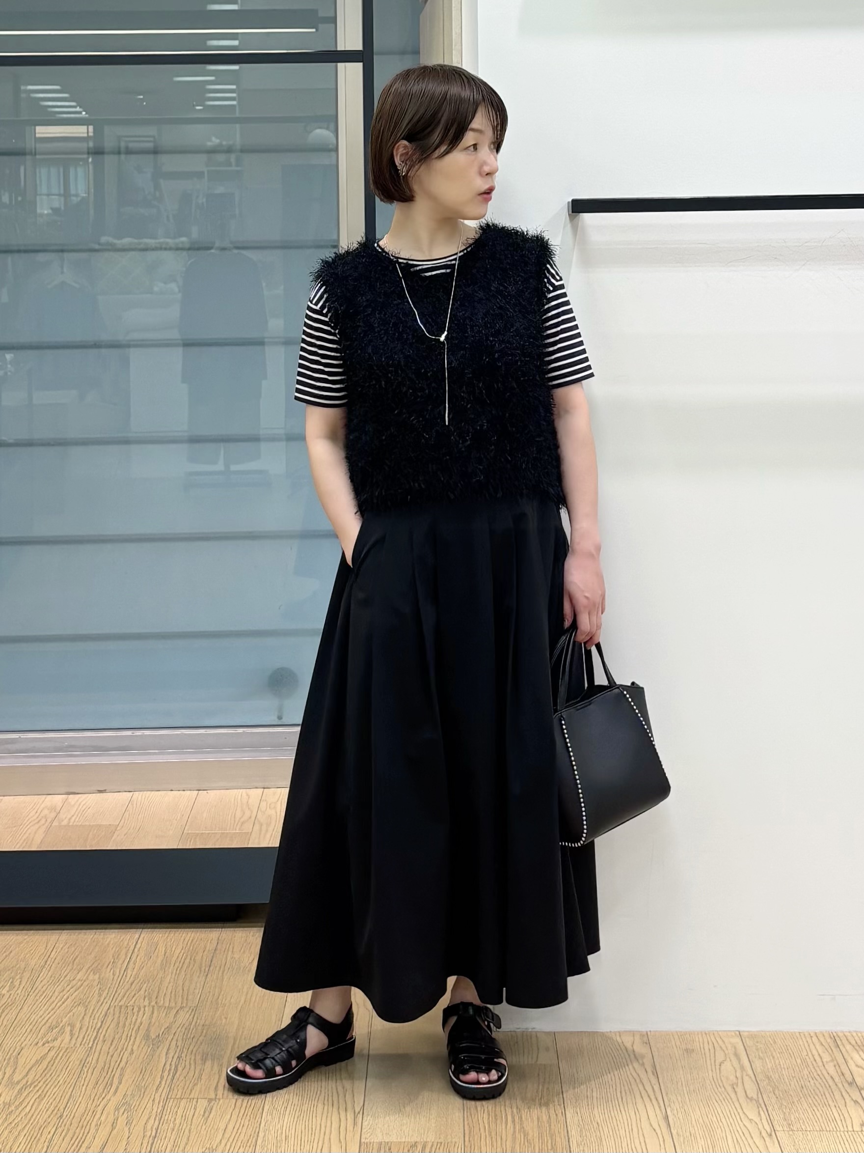 asamiさんの「INDIVI｜【洗える】ファンシーヤーンVネックニットベスト」を使ったコーディネート