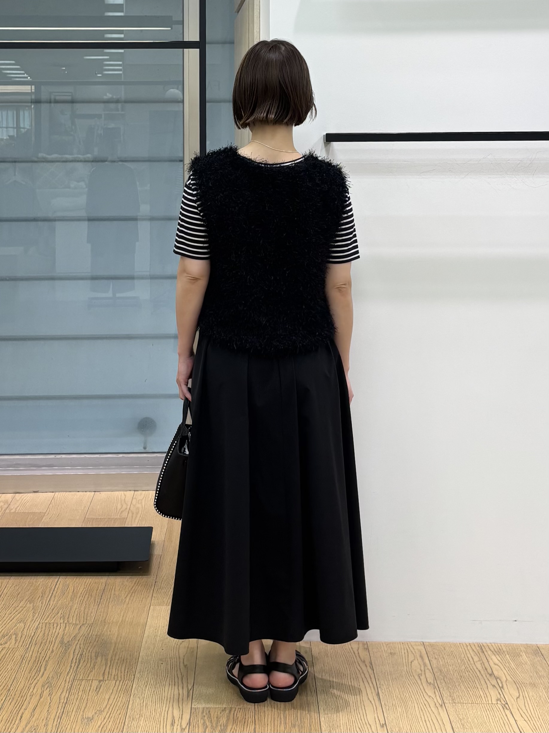 asamiさんの「INDIVI｜【洗える】ファンシーヤーンVネックニットベスト」を使ったコーディネート